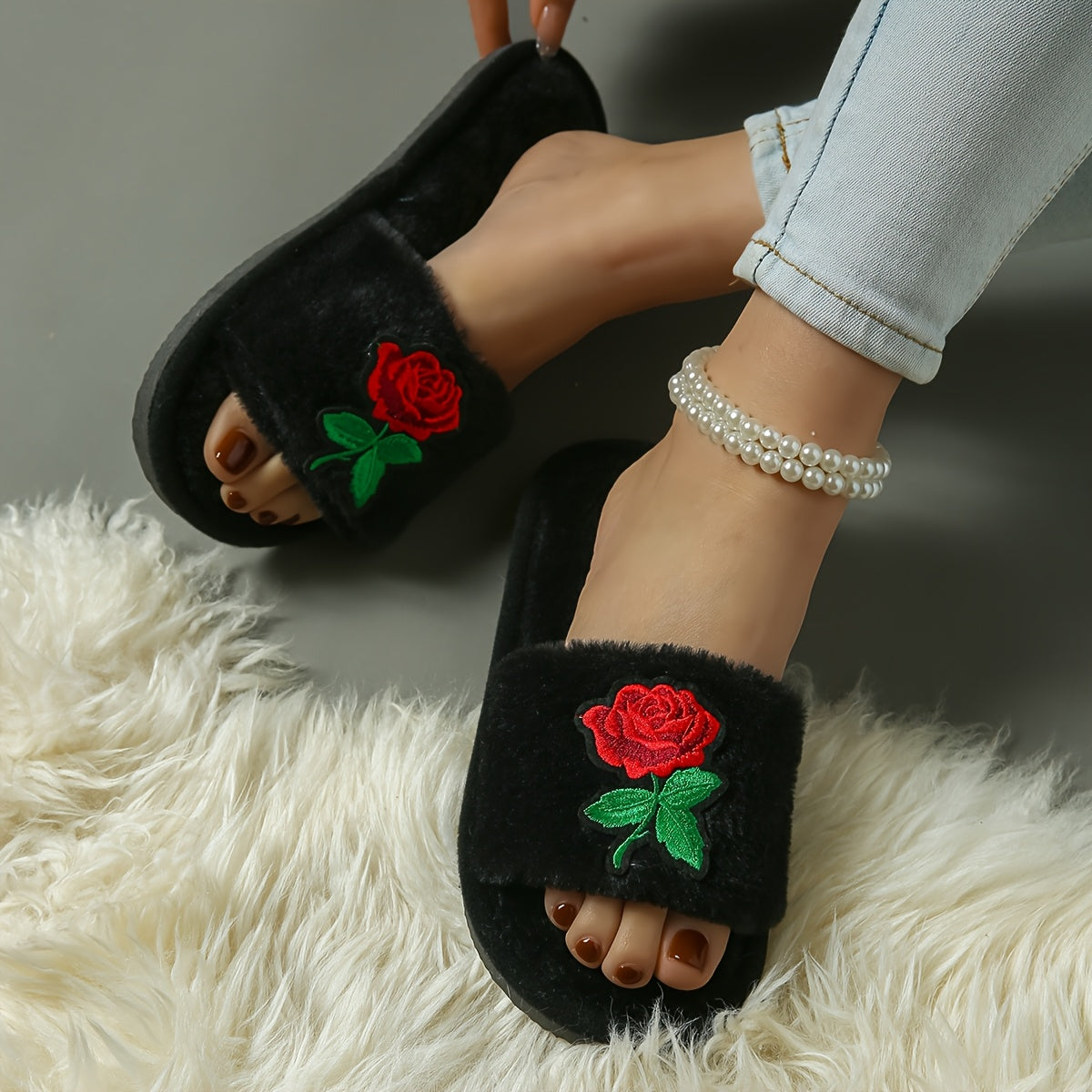 Elegant Vintage Women'S Embroidered Rose Indoor Slippers, Comfortable, Lightweight, Easy to Wear, And Quiet for Home Use.