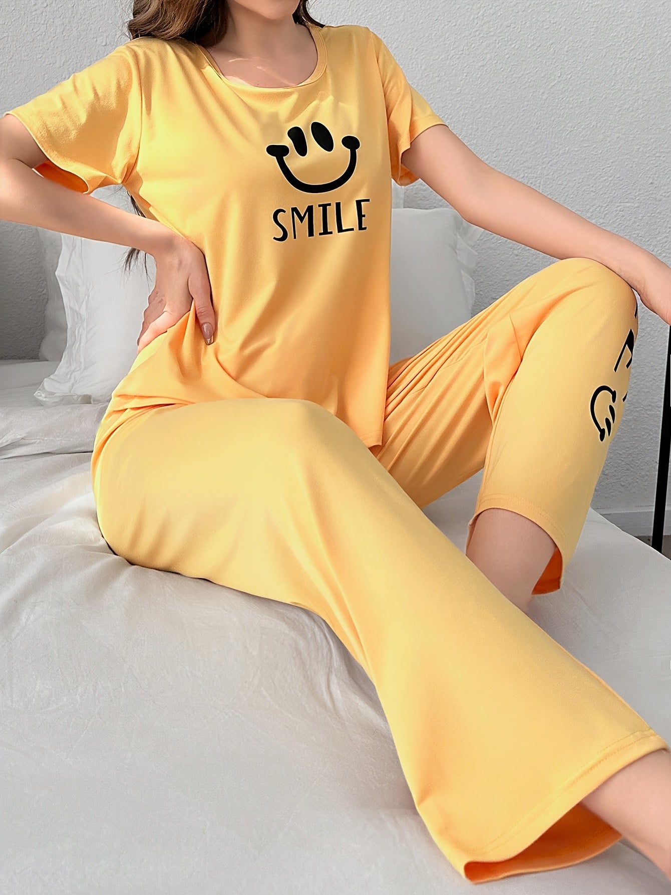 Women's Smiling Face & Letter Print Casual Pajama Set, Short Sleeve Round Neck Top & Pants, Comfortable Relaxed Fit