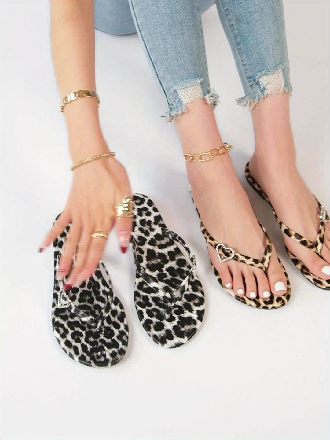 Casual Comfort| Women's Leopard Print Flat Sandals with Rhinestone Heart Accent - Stylish Clip Toe Slides for Beach Vacations, Lightweight & Comfortable PU Cover, All-Season Wear, Beach Shoes