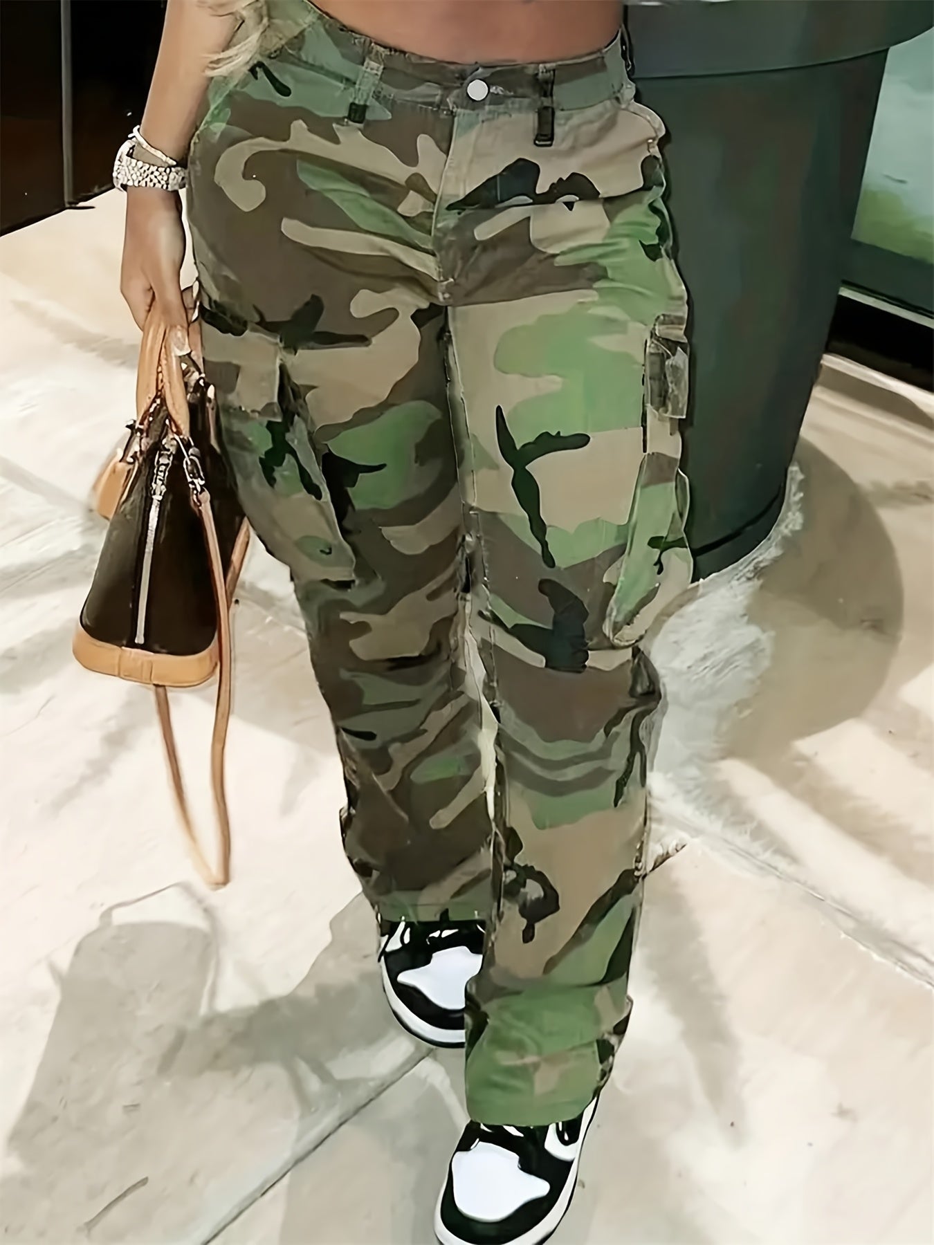 Women'S Y2K Camo Cargo Jeans, Featuring a Vintage Street Style, High-Waisted American Retro Army Green Straight-Leg Jeans for Women, with a Loose Fit And Relaxed Wide-Leg Design, Perfect for a High Street Vibe.