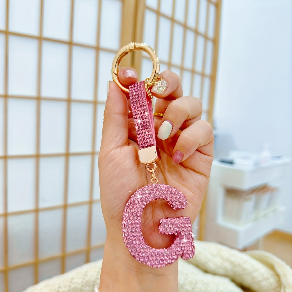 Personalized Rhinestone Initial Keychain – Shiny Pink Alphabet A–Z Charm Pendant for Women – Decorative Alloy Key Ring with Buckle – Birthday & Festival Gift