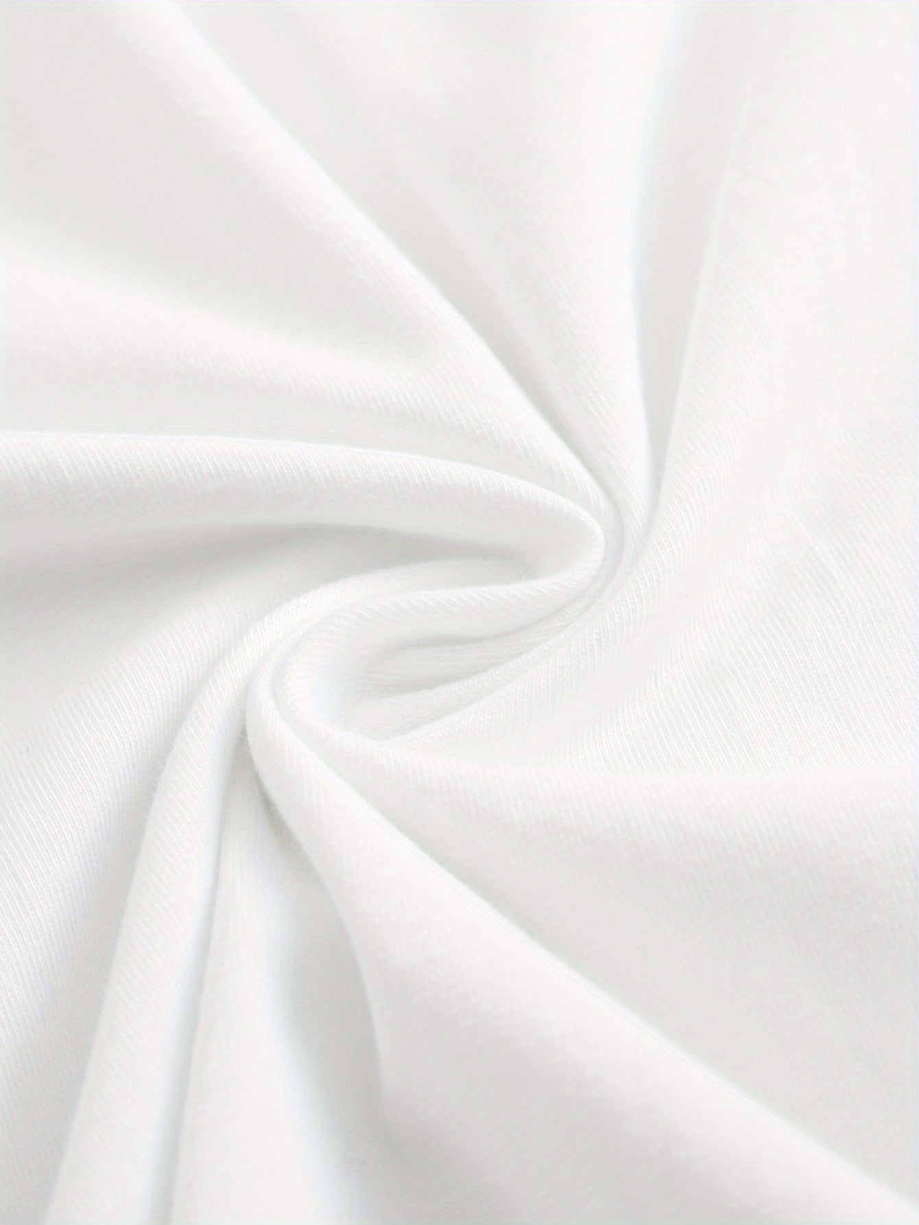 Women'S T-Shirt, with Its Simple Yet Refined Design, Is Crafted from Soft And Comfortable Fabric, Creating a Versatile Style That Perfectly Embodies a Woman'S Elegant Demeanor And Youthful Vitality.