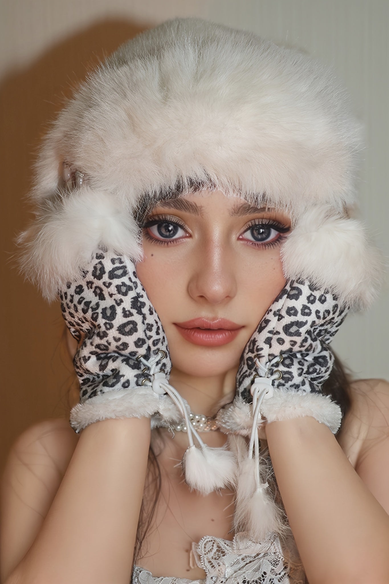 1 Pair of Plush Leopard Print Fingerless Mittens for Women - Cozy & Warm Knit Gloves with Adjustable Lace-Up Wrist, Vintage Harajuku Style, Machine Washable for Autumn/Winter Elegance