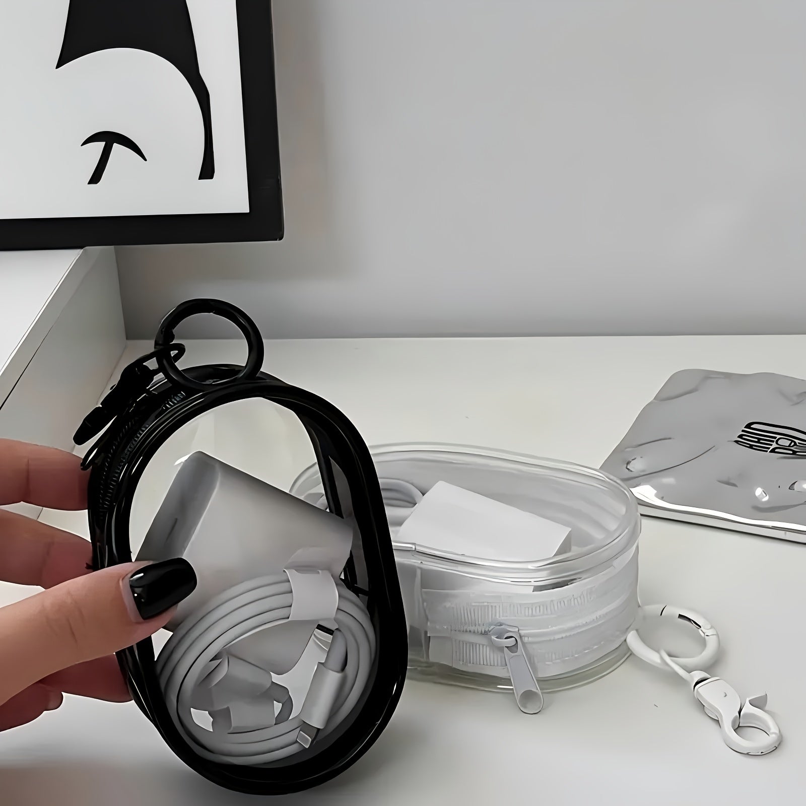One Portable PVC Cable Storage Box, Casual Style Transparent Charger Storage Box for Headphones and Data Cables, Portable Cable Organizer with Keychain for Chargers, Can also be used to store headphones, cables, jewelry, etc.
