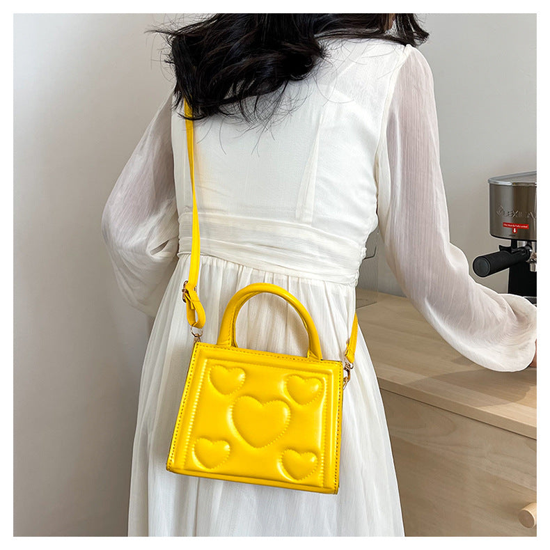 1pc Women’s Stylish Solid Color Handbag with Detachable Strap – Heart Pattern Design, Perfect for Valentine’s Day Gift, Available in Magenta, White, Black, Green, Yellow