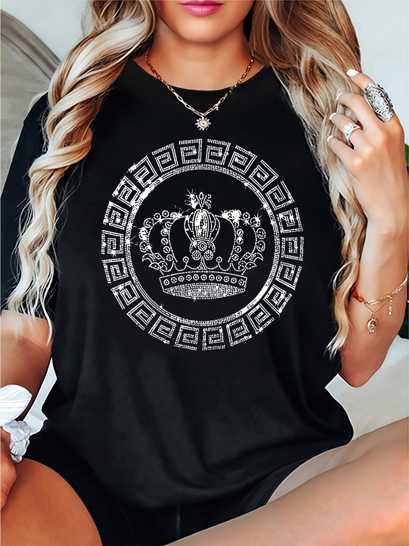 Women'S Black Geometric Crown Strap T-Shirt, Casual Round Neck Short Sleeve Top, Polyester Knitted Fabric, Four Seasons Fashion T-Shirt