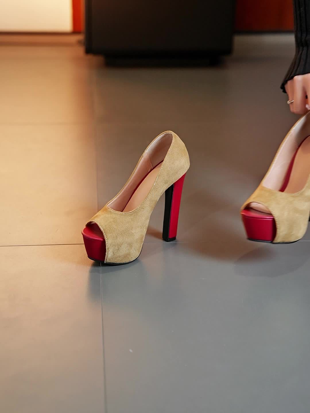 Sexy Flannel Pumps with Block Heel, Plain Toe Design, Rubber Sole, and Man-Made Inners, Ultra High Heel Dress Shoes for All Seasons