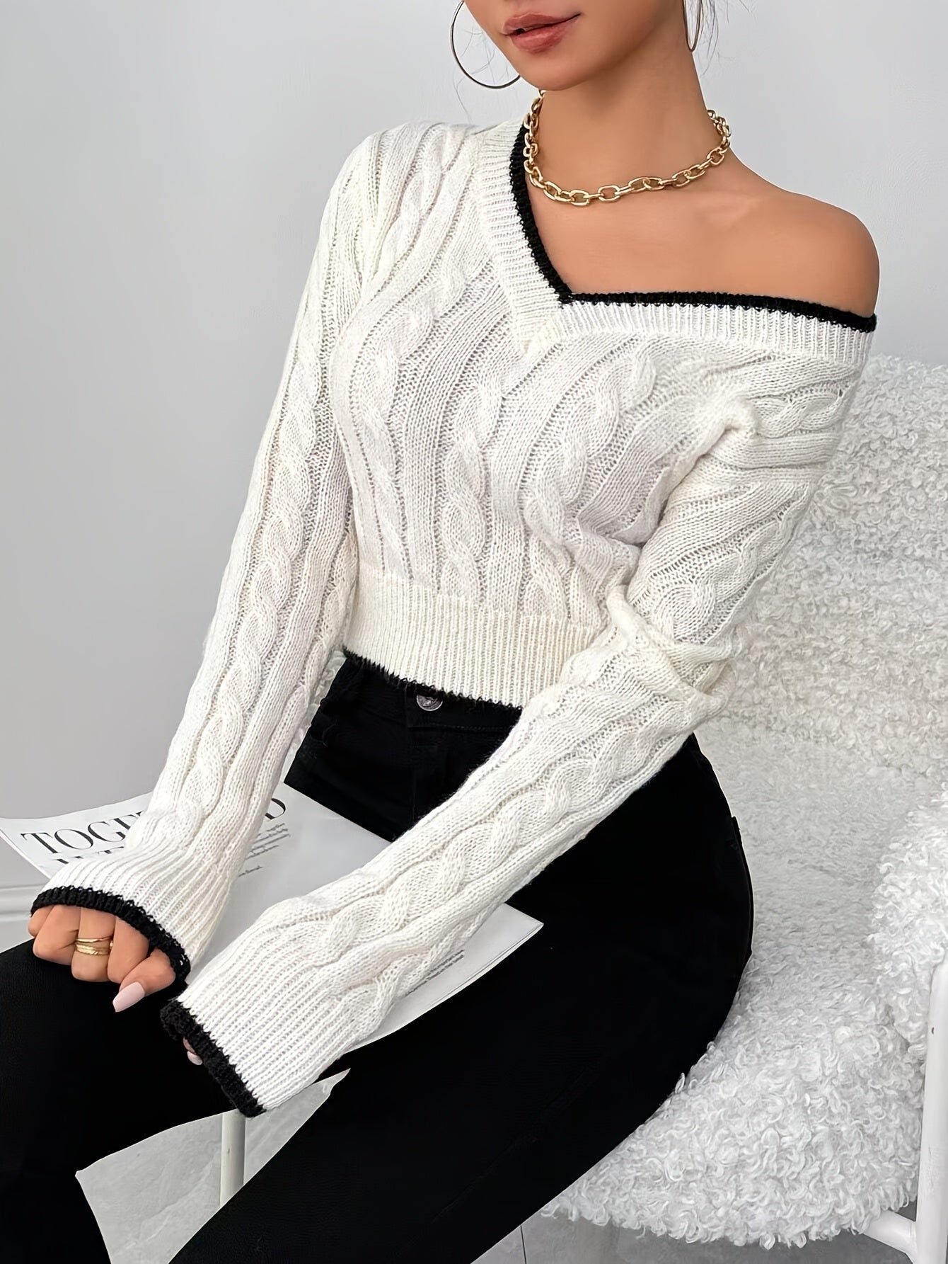 Women's Elegant V-Neck Short Cropped Long Sleeve Top - Contrast Color Block Design, Medium Stretch Knit, Machine Washable Spring/Fall Layering Essential, Versatile Fashion | Medium Elasticity