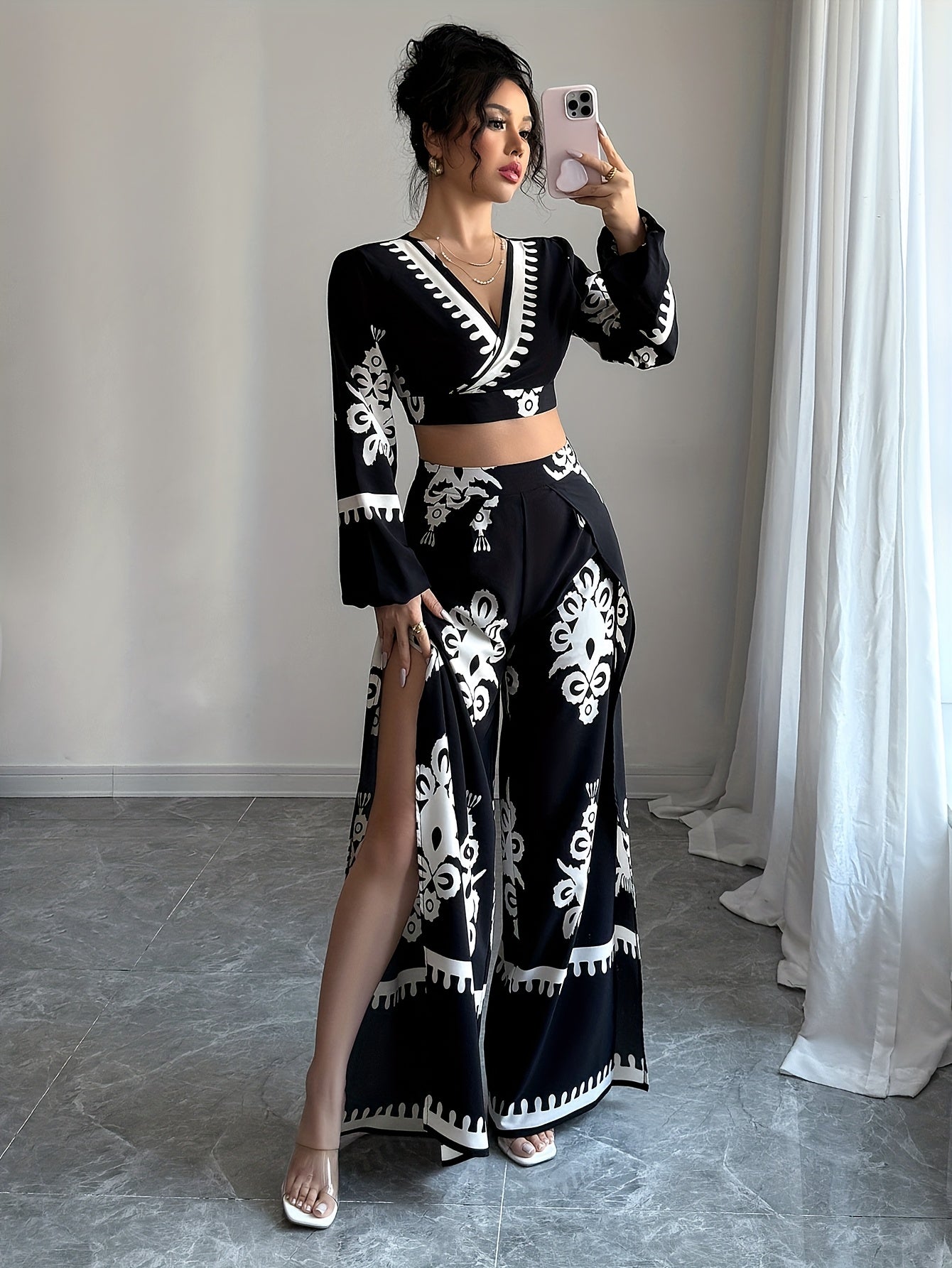 New Stylish Ethnic Patterned Long-Sleeve Top Set with a V-Neck, Backless Design, And Elegant Tie Details for Women.