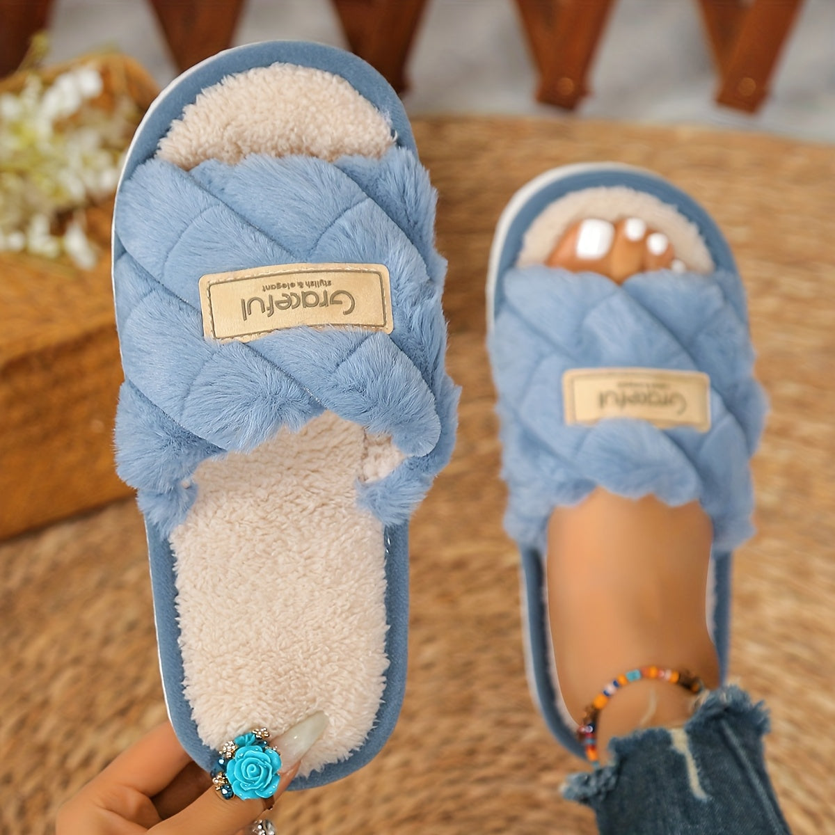 Comfortable And Casual Indoor Slippers for Women, Flat, Open-Toe, for All Seasons.