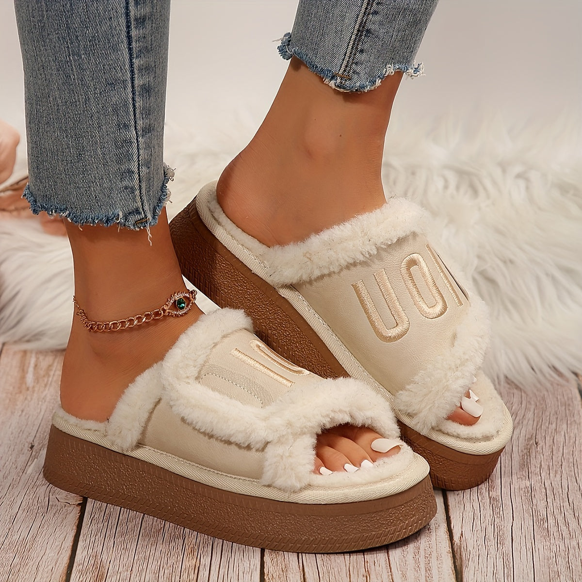 Fashionable Chunky Platform Slippers with Faux Fur for Indoor Comfort - Women's Home Slippers - Cozy & Stylish - Soft Faux Fur Lining - Perfect for Lounging & Relaxing - Ideal Gift for Women