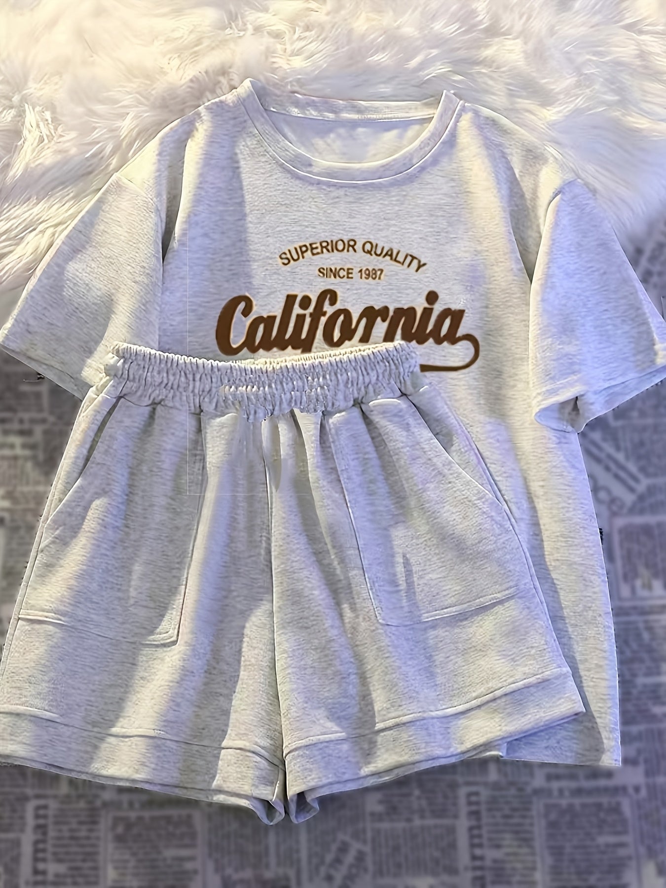 New Summer Outfit for Girls, a Two-Piece Set Featuring a Short-Sleeve T-Shirt And Casual Shorts for Older Children, for Outdoor