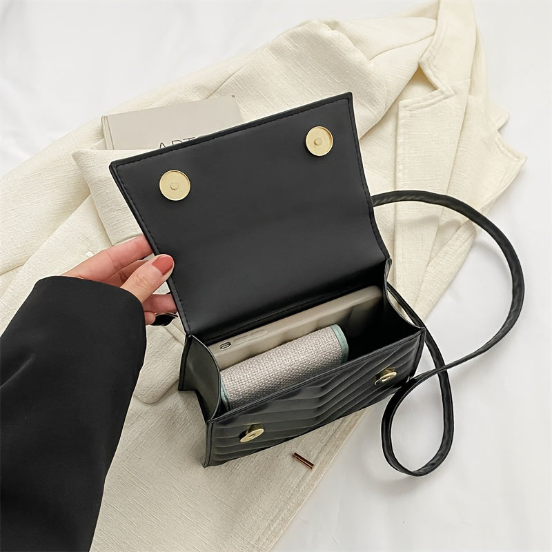 Trendy Chain Bags for Women, New Spring And Summer 2024 Collection, Featuring a High-End Embossed Design, Suitable for Shoulder, Hand, And Crossbody Wear, with Stylish Tassel Pendants.