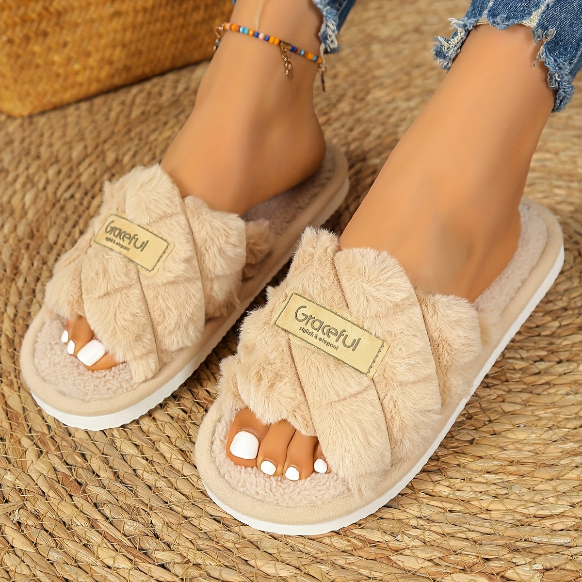 Comfortable And Casual Indoor Slippers for Women, Flat, Open-Toe, for All Seasons.
