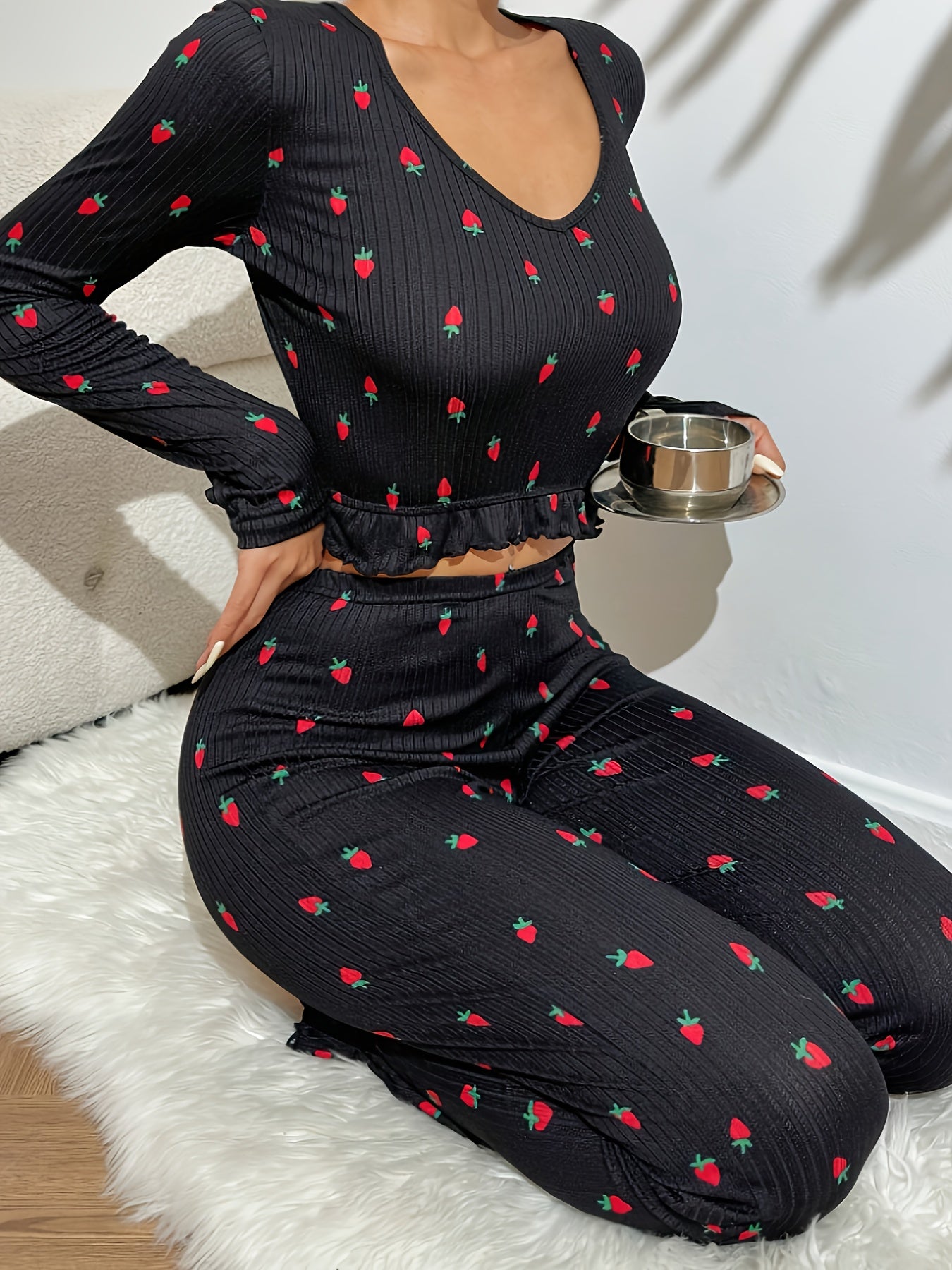 Autumn Strawberry Print with Lotus Leaf Hem Women's Long Sleeve Long Pants Pajama Set/Home Wear Set