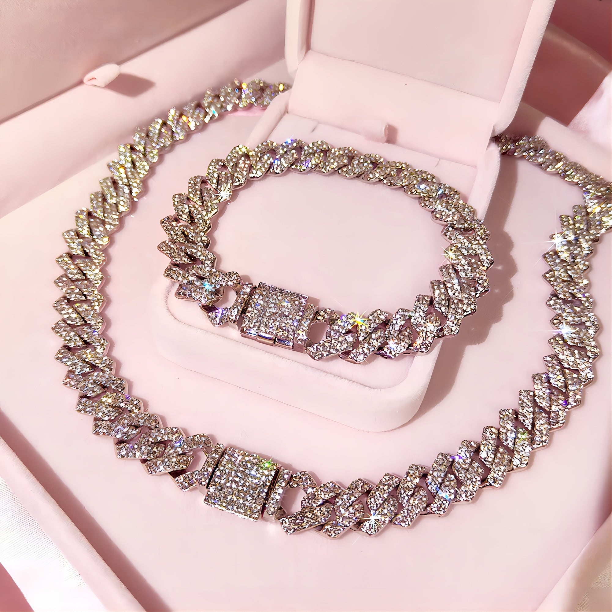 A Hip-hop Style Jewelry Set With A Necklace And Bracelet, Featuring A Thick Chain Design Embedded With Sparkling, Perfect For Accessorizing Daily Outfits Or Party Wear.