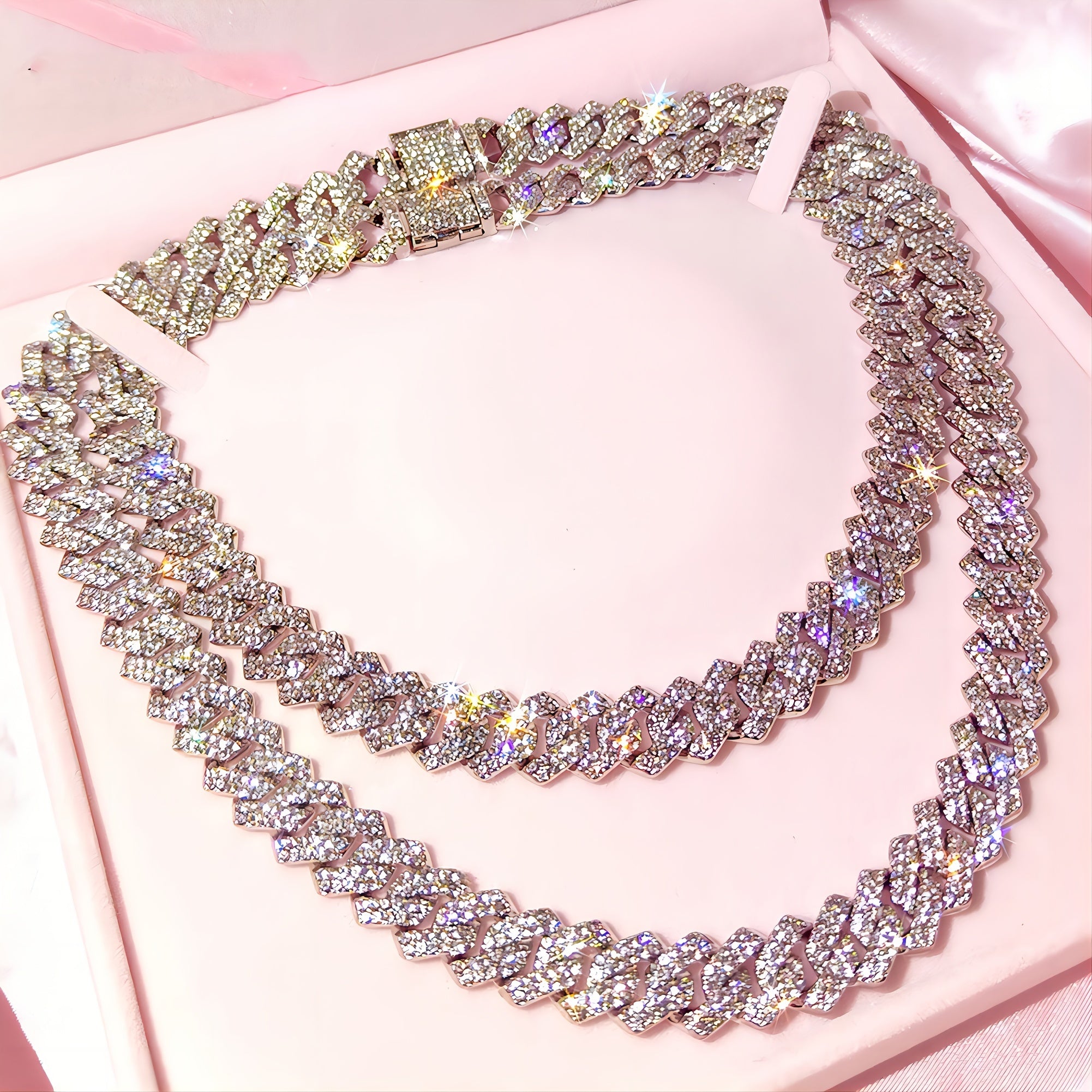 A Hip-hop Style Jewelry Set With A Necklace And Bracelet, Featuring A Thick Chain Design Embedded With Sparkling, Perfect For Accessorizing Daily Outfits Or Party Wear.