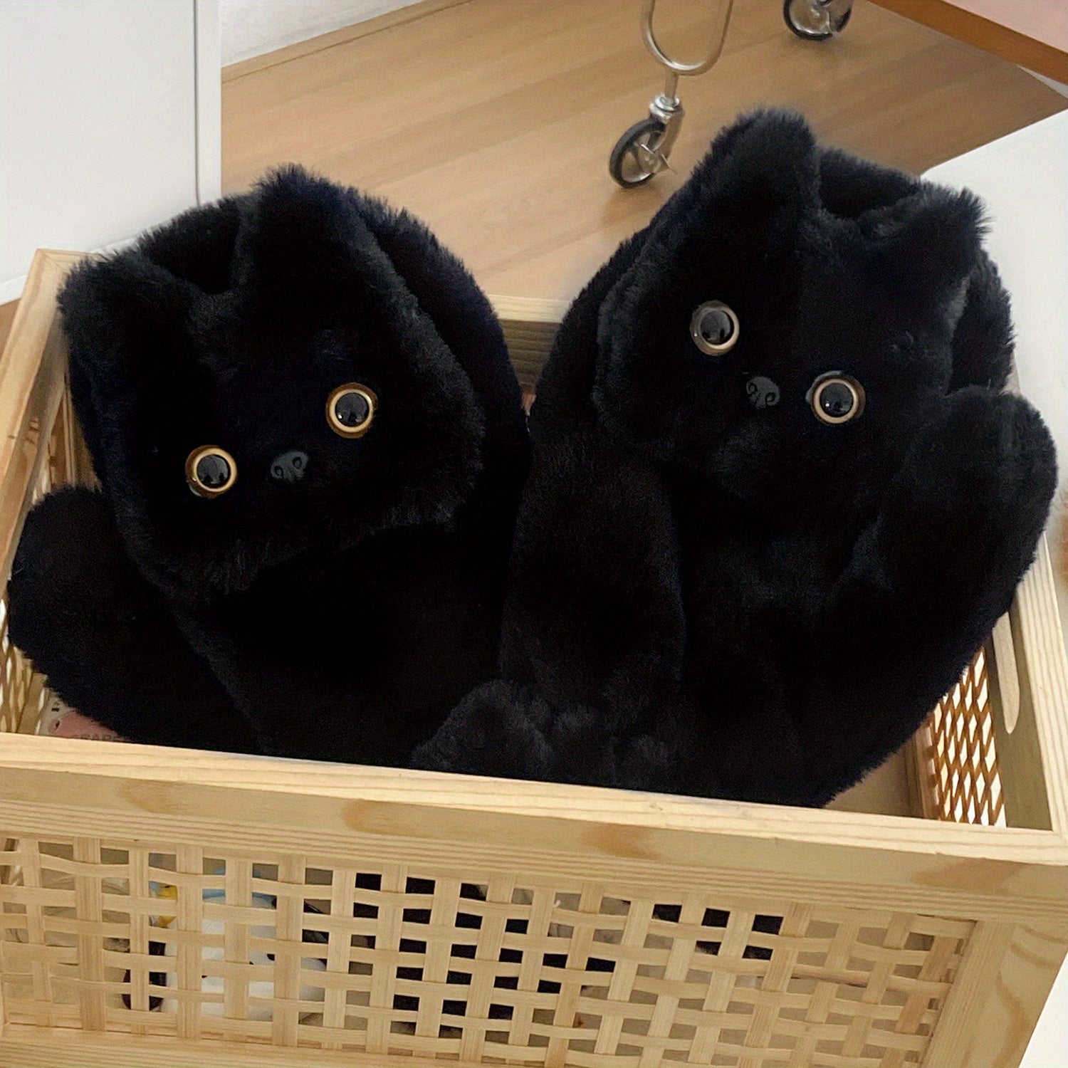 Charming Black Cat Plush Gloves for Women - Cozy & Warm Winter Accessory with Detachable Drawstring, Perfect for Casual Outings and Cycling