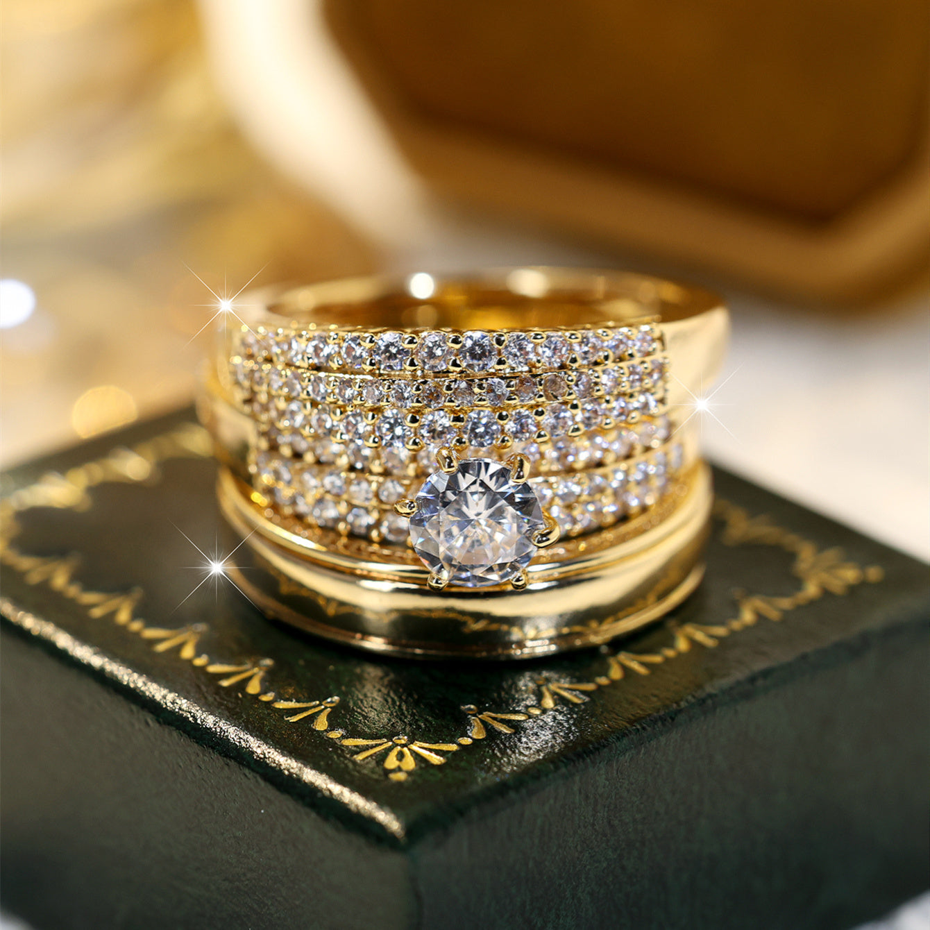 A Stunning Bridal Ring Set Featuring a Glamorous And Elegant Three-Piece Design for Banquet Parties.