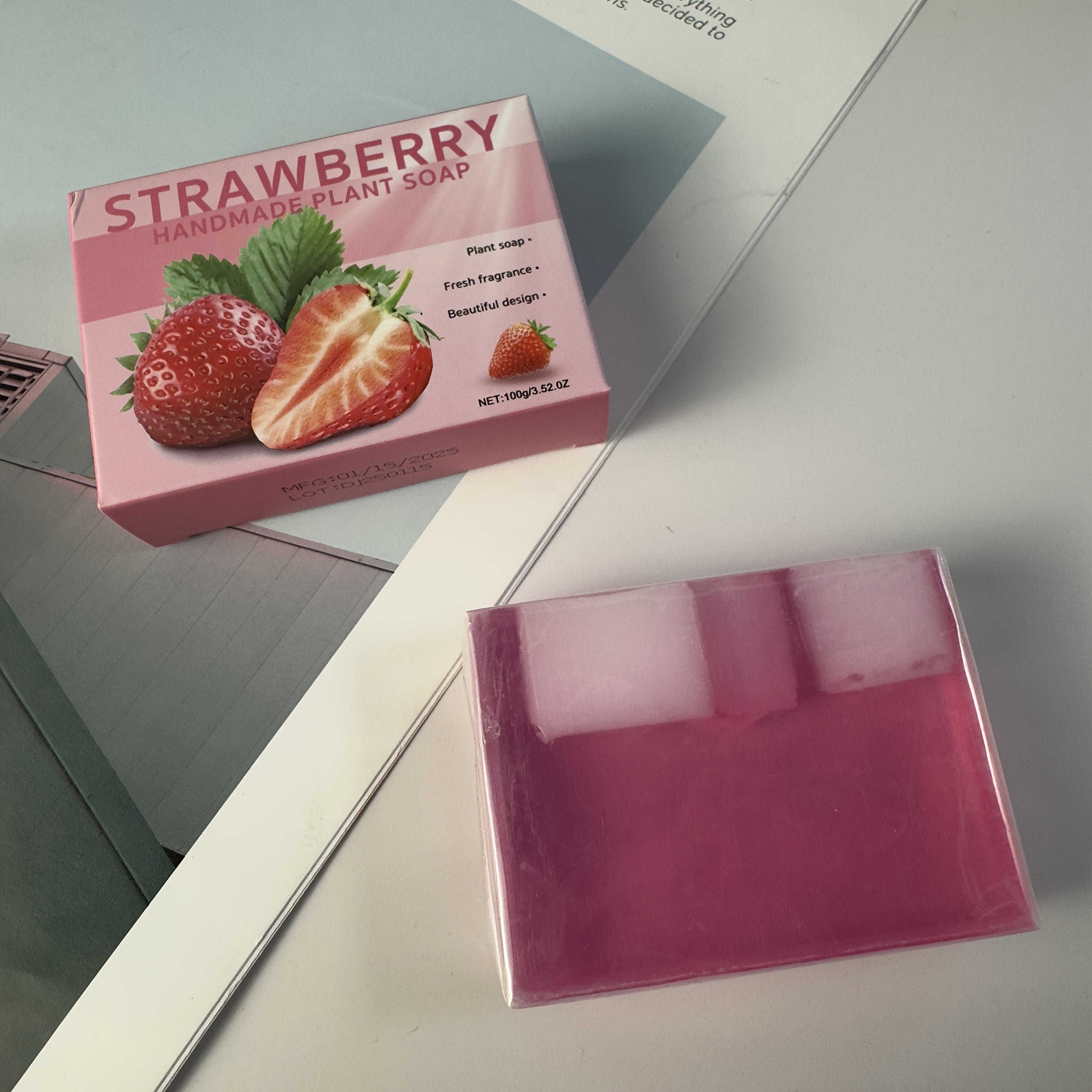5pcs Family Set Of Natural Handmade Strawberry Flavored Soap, Suitable For The Whole Family To Use, Keeps The Skin Hydrated, Moisturizes The Skin, Provides Long-lasting Hydration, Gently Cleanses, And Has A Sweet And Fruity A