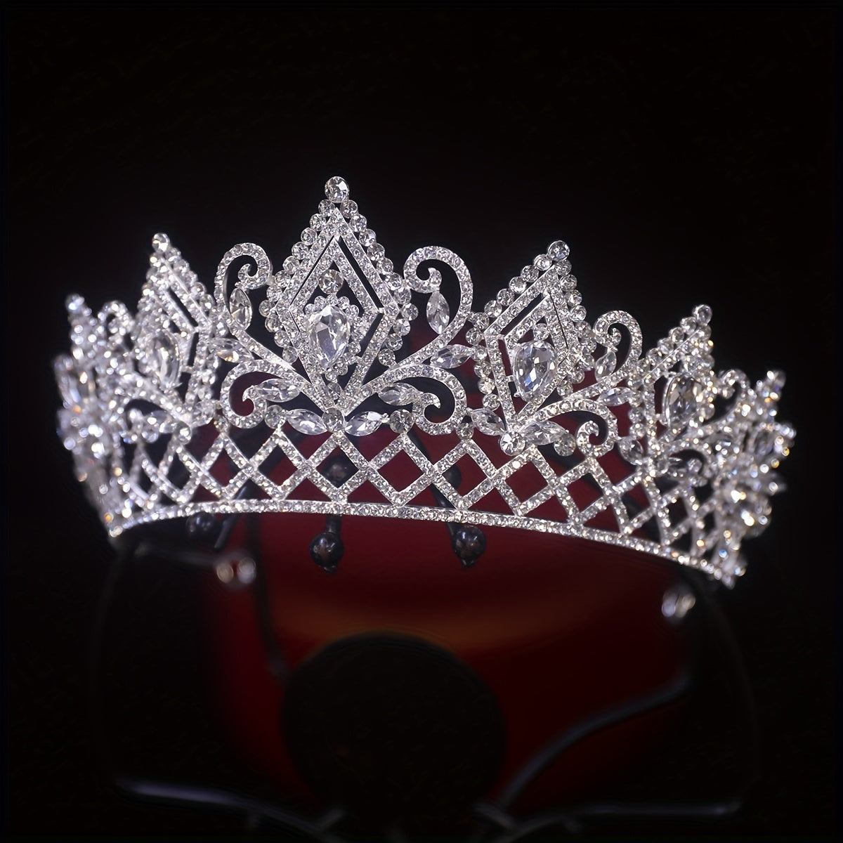New High-end Silvery Wedding Crown for Brides, European and American Style Shining Crown