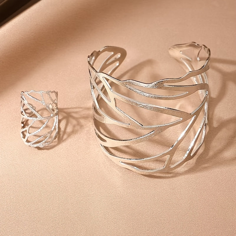 A Set Of New Exaggerated, Fashionable And Unique Leaf Hollow Bracelets, Along With An Elegant Vintage Leaf Ring Set.
