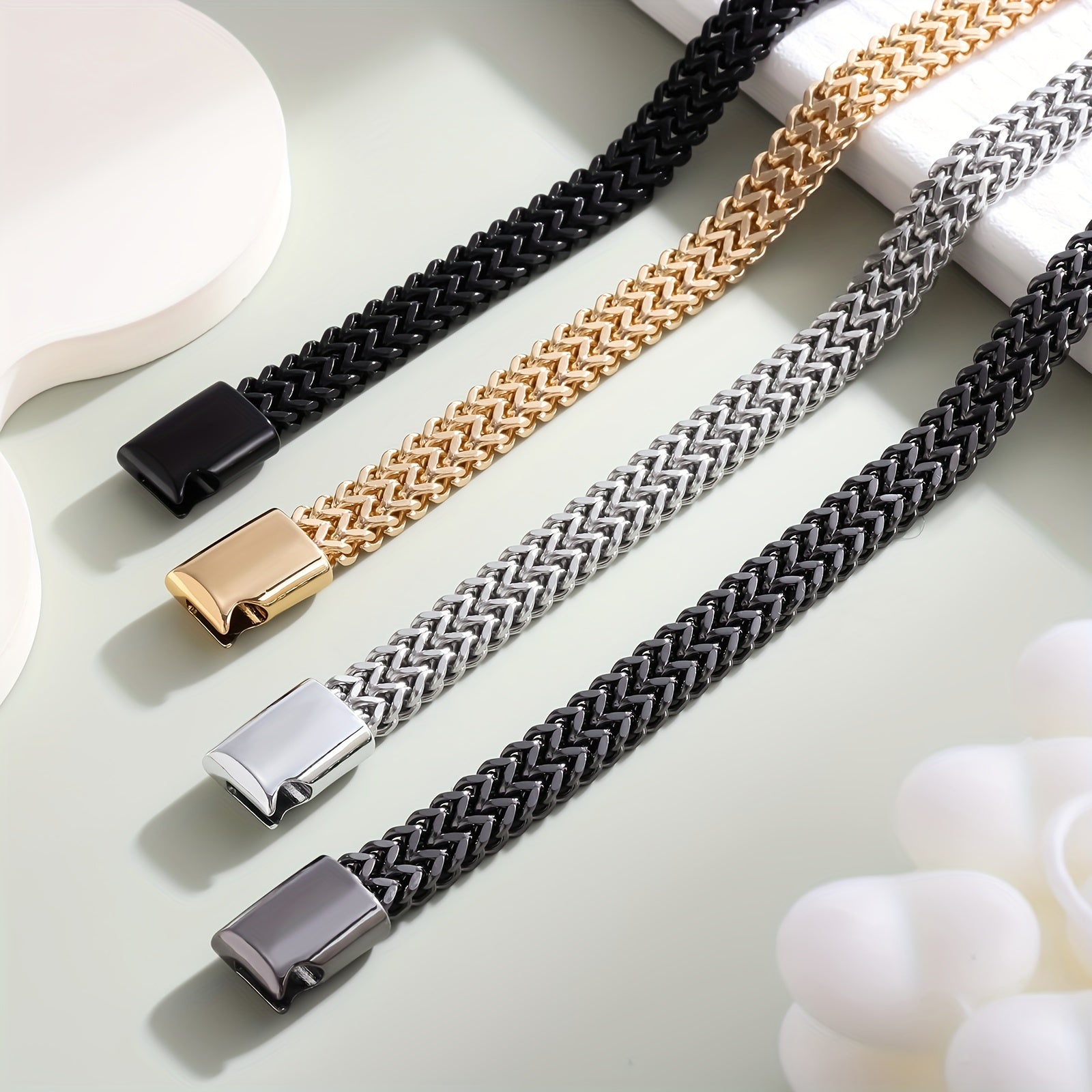 A Trendy Women's Bracelet With A Simple Style, Made Of Stainless Steel. It Has A Punk And Hip-hop Design, Suitable For Business, Daily Wear, Parties, Vacations, Birthdays, Anniversaries, And More.