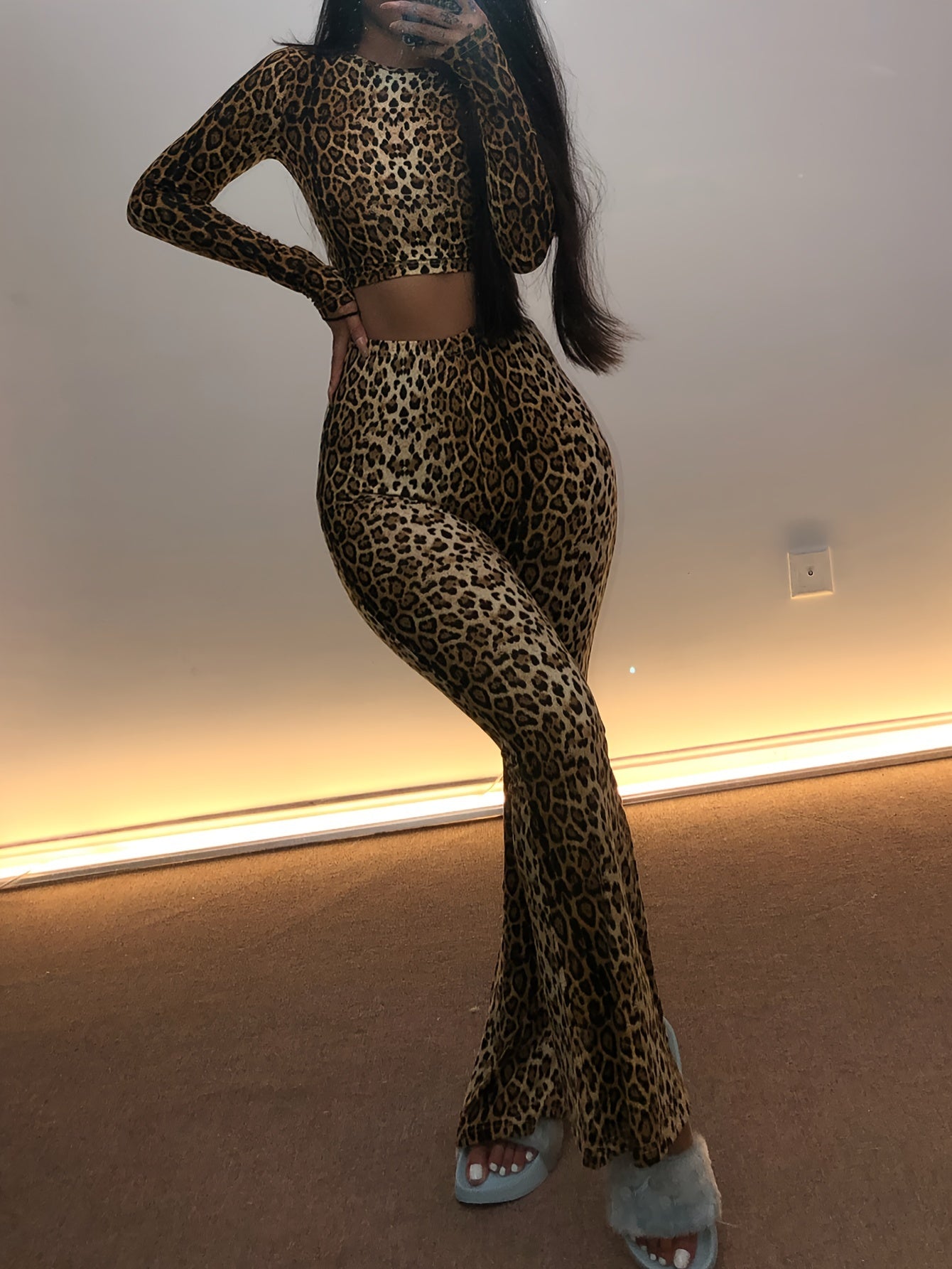 Chic Leopard Print 2pcs Set: Sexy Long Sleeve Crop Top & High-Waist Stretch Flare Pants - Perfect for Spring, Fall & Winter