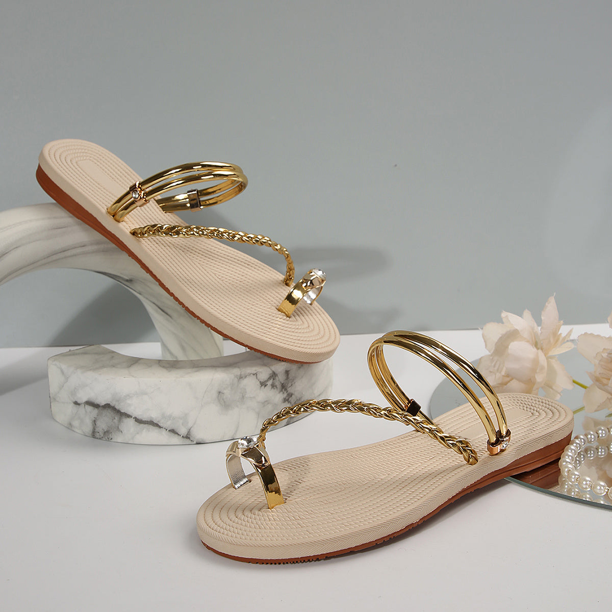 Chic Golden Metallic Chain Women’s Slide Sandals - Summer Fashion Flat Slippers with Open Toe Design, Comfortable & Breathable Casual Shoes, Rubber Sole & EVA Insole, Perfect for Parties & Casual Attire
