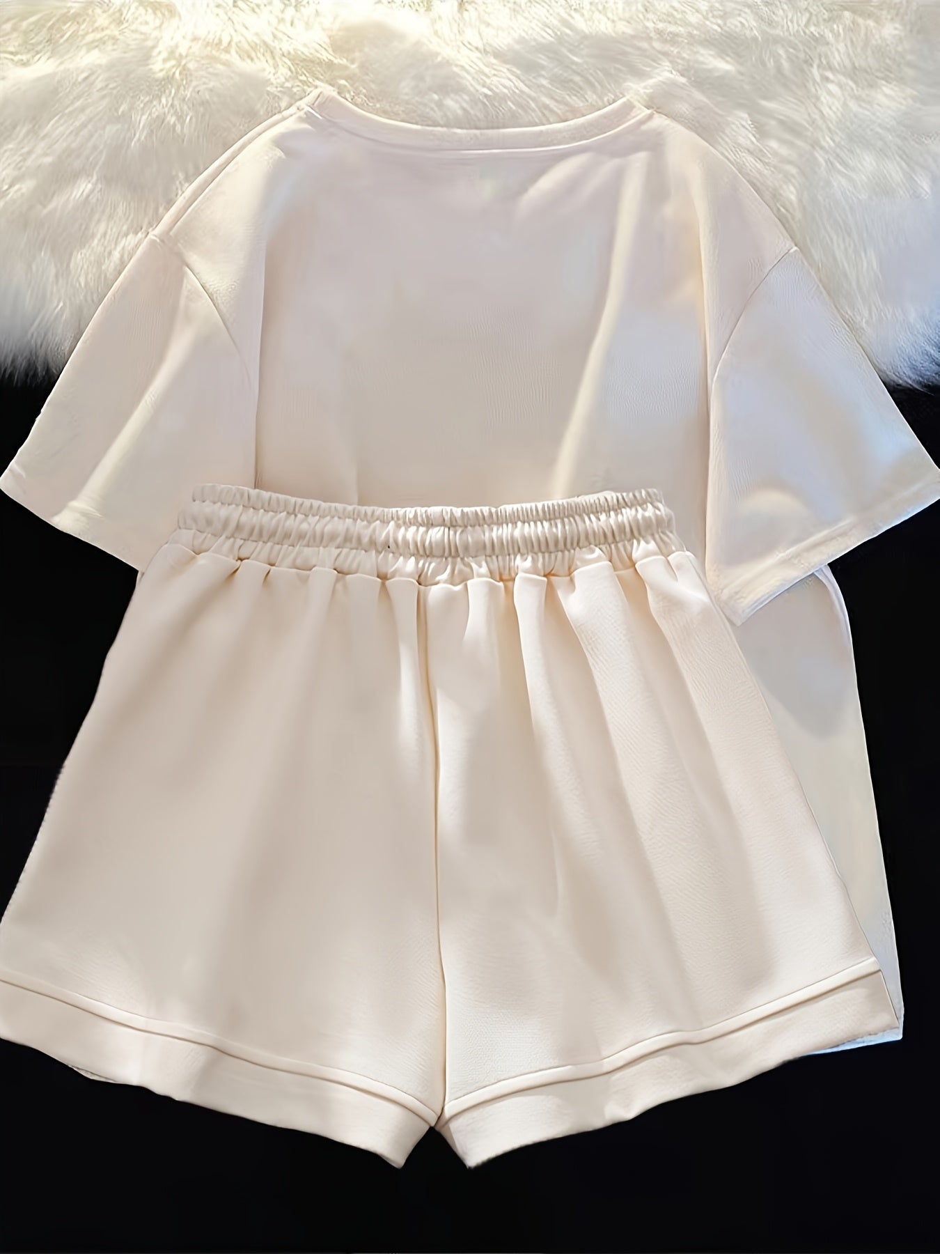 New Summer Outfit for Girls, a Two-Piece Set Featuring a Short-Sleeve T-Shirt And Casual Shorts for Older Children, for Outdoor
