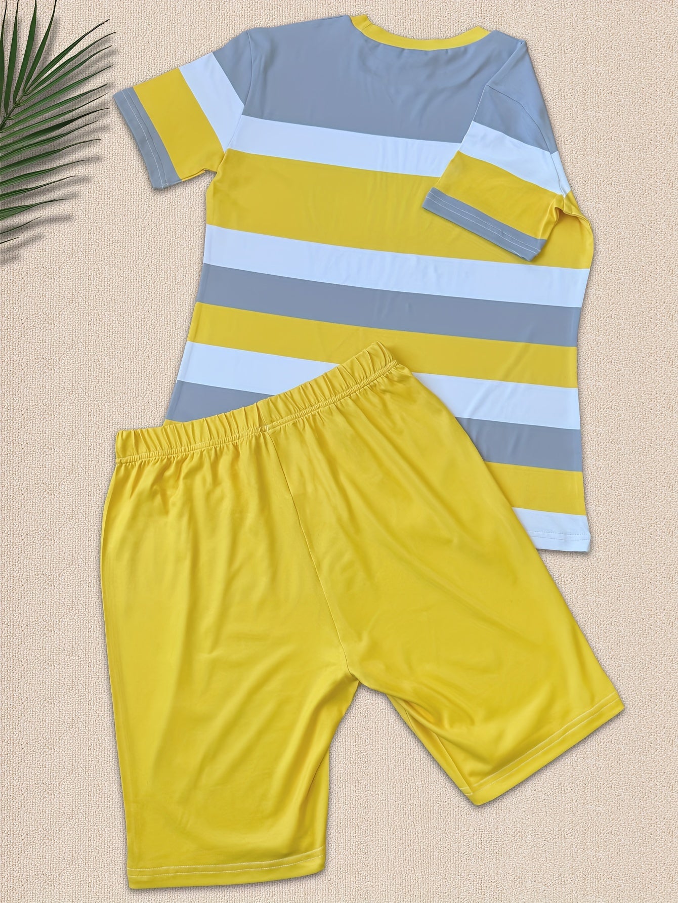 Two-Piece Queen Print Color Block Crew Neck T-Shirt & Biker Shorts Outfit - Soft Mid-Elasticity Polyester Fabric, Random Striped Pattern, Machine Washable, Spring/Summer Casual Wear - Vibrant Colors, Comfortable Fit