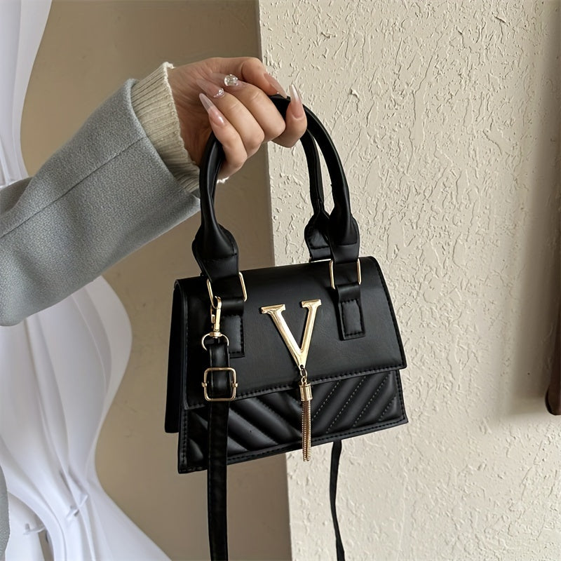 Trendy Chain Bags for Women, New Spring And Summer 2024 Collection, Featuring a High-End Embossed Design, Suitable for Shoulder, Hand, And Crossbody Wear, with Stylish Tassel Pendants.