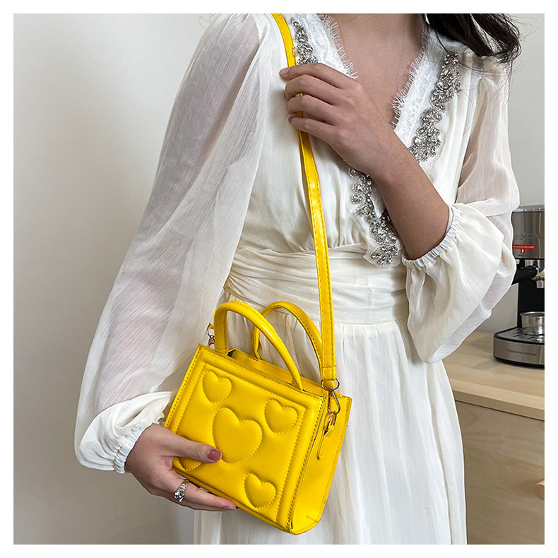1pc Women’s Stylish Solid Color Handbag with Detachable Strap – Heart Pattern Design, Perfect for Valentine’s Day Gift, Available in Magenta, White, Black, Green, Yellow