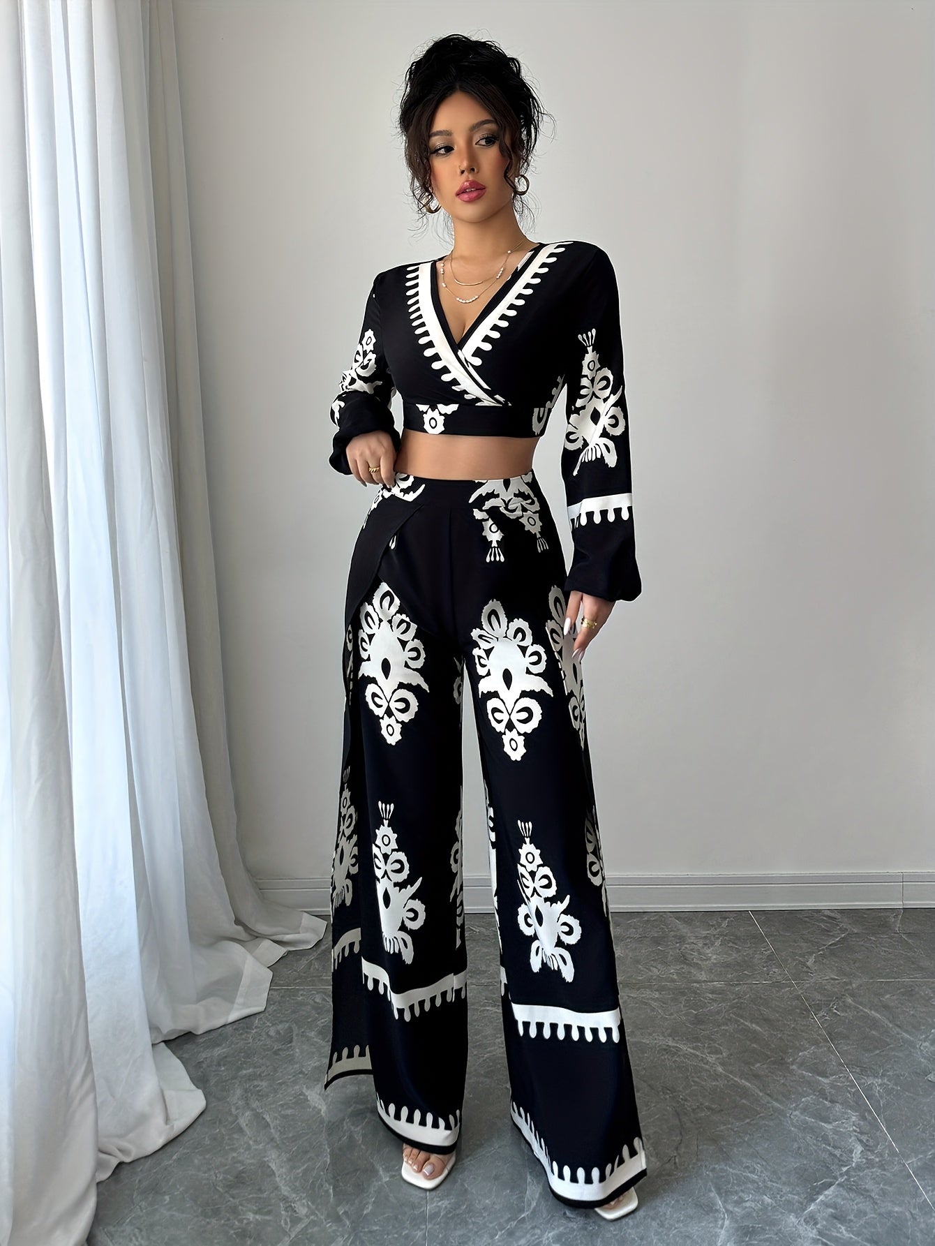 New Stylish Ethnic Patterned Long-Sleeve Top Set with a V-Neck, Backless Design, And Elegant Tie Details for Women.