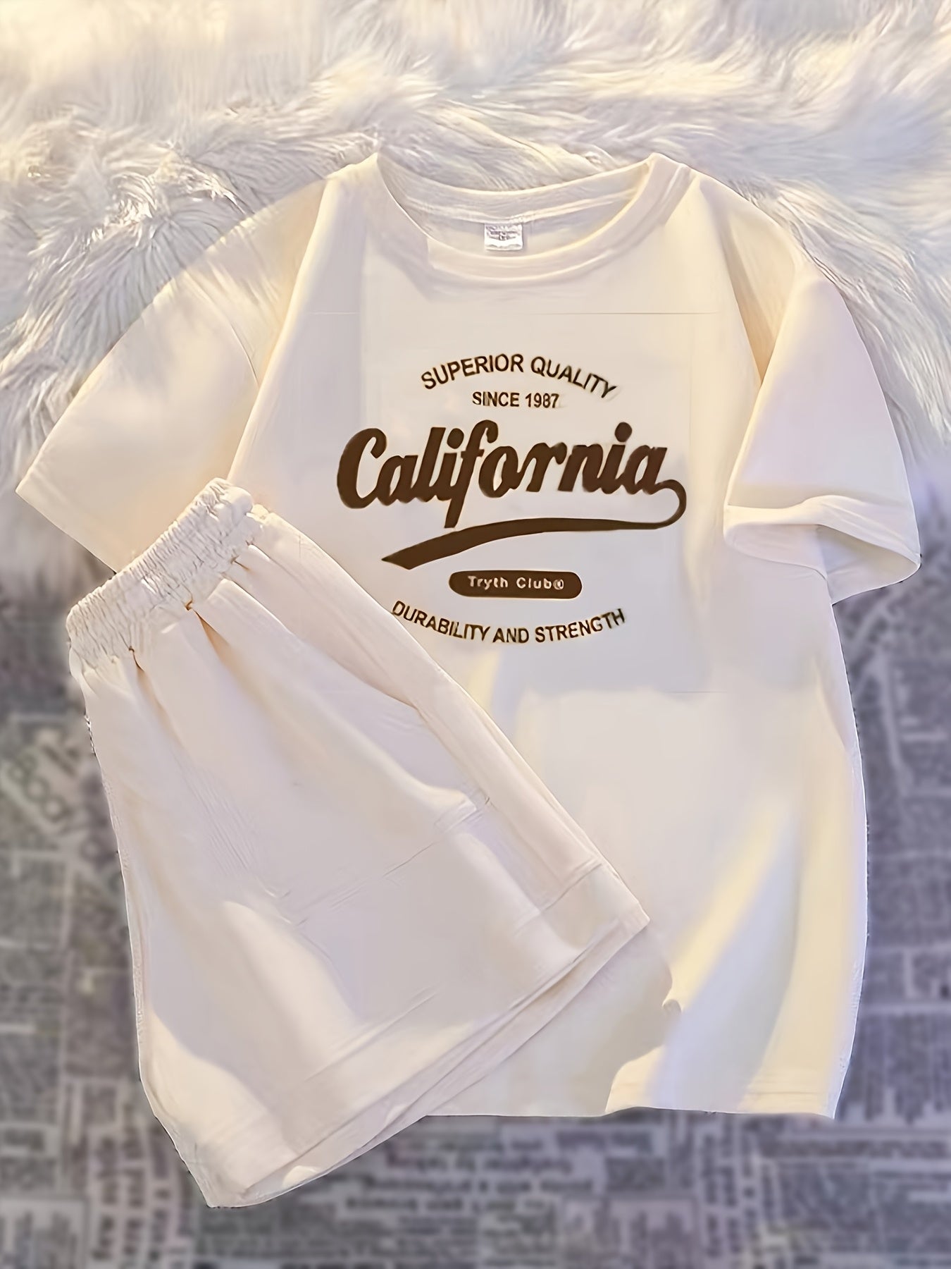 New Summer Outfit for Girls, a Two-Piece Set Featuring a Short-Sleeve T-Shirt And Casual Shorts for Older Children, for Outdoor