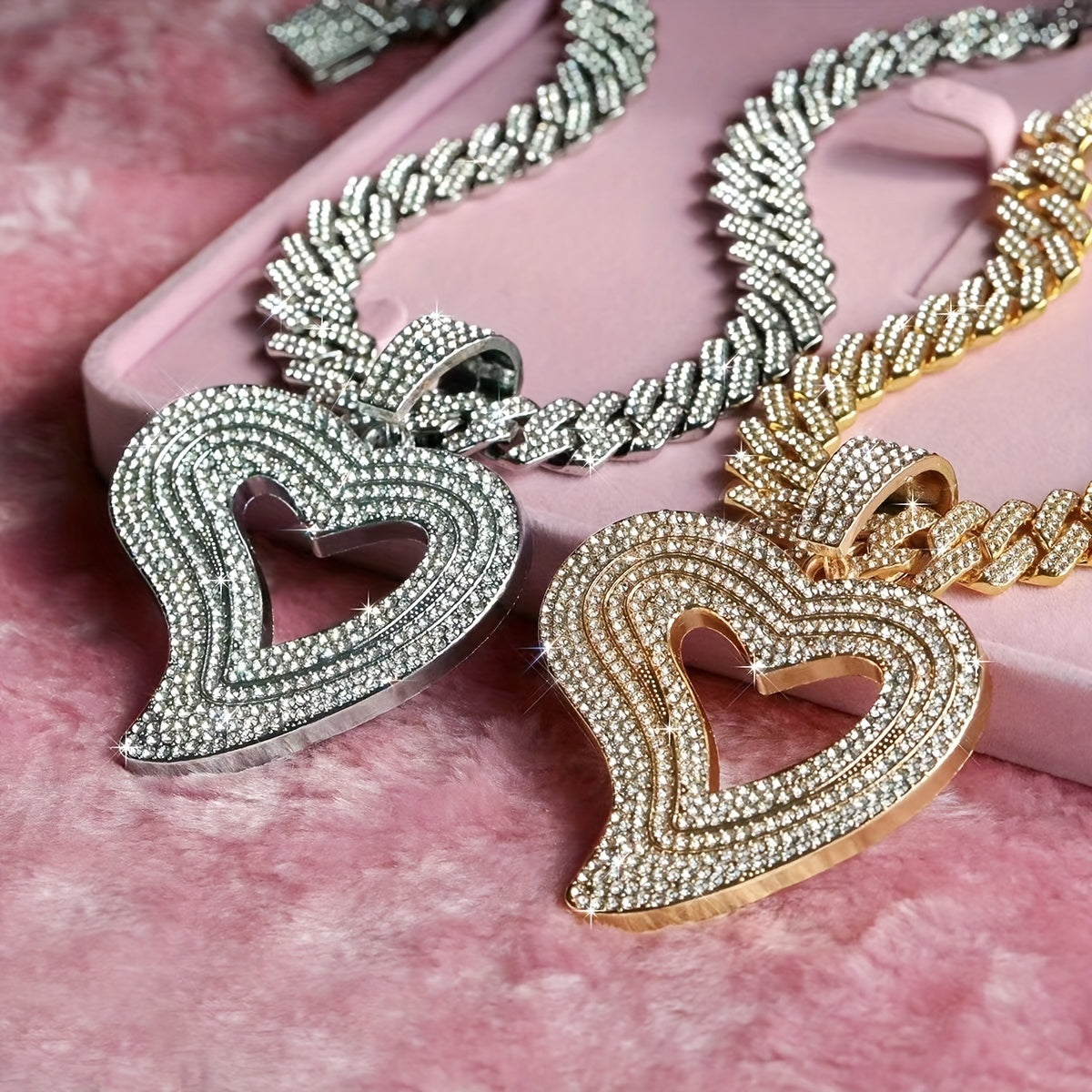 Valentine's Day Heart Pendant Necklace - Bling Bling Y2K Style Cuban Chain with Inlaid Rhinestones, Punk Rock Inspired Jewelry for Lovers, Cracking Heart-Shaped Pendant, Perfect Gift for Him/Her