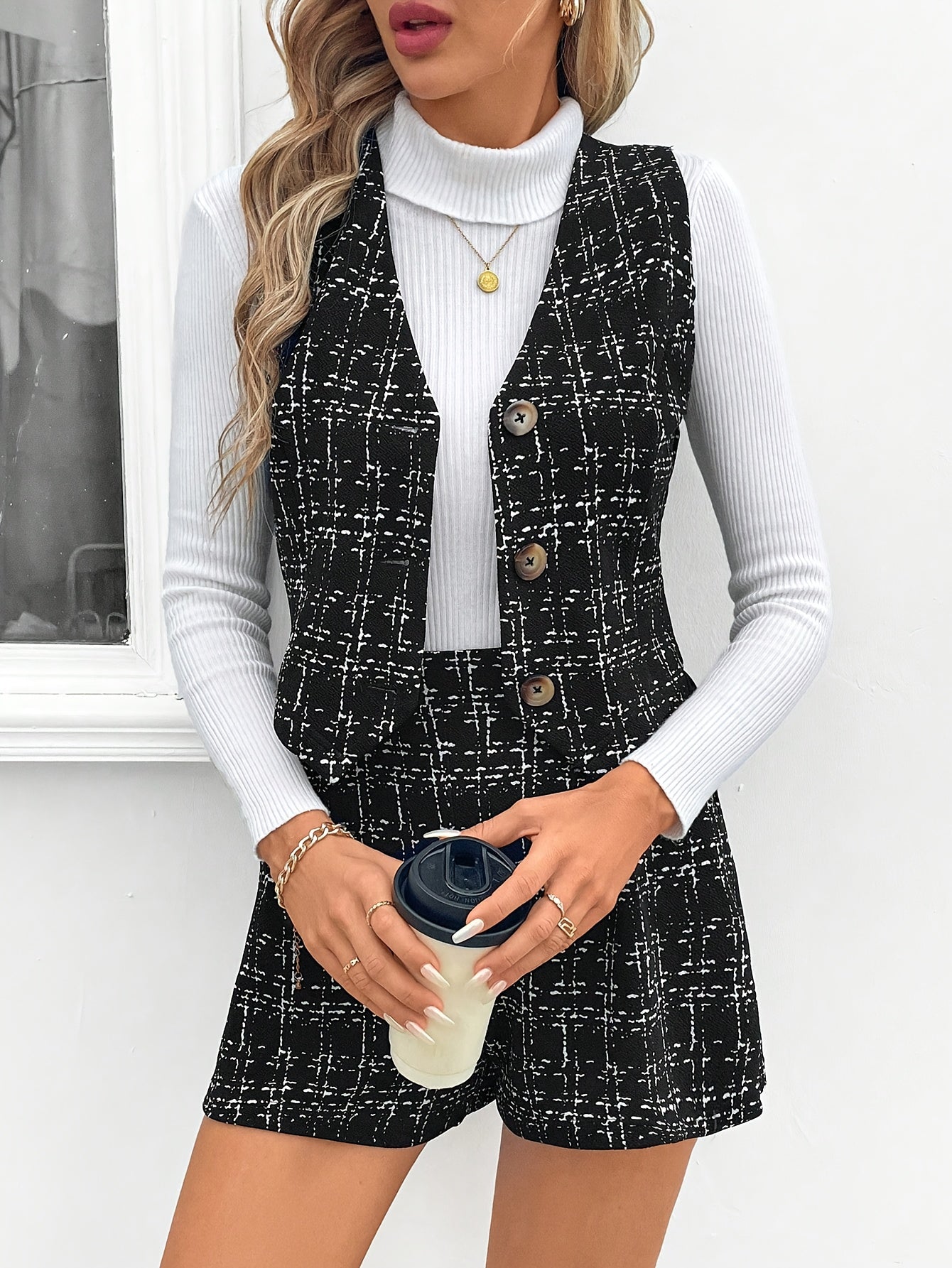 Stylish Oriented Women's Plaid Print Vest and Shorts Set