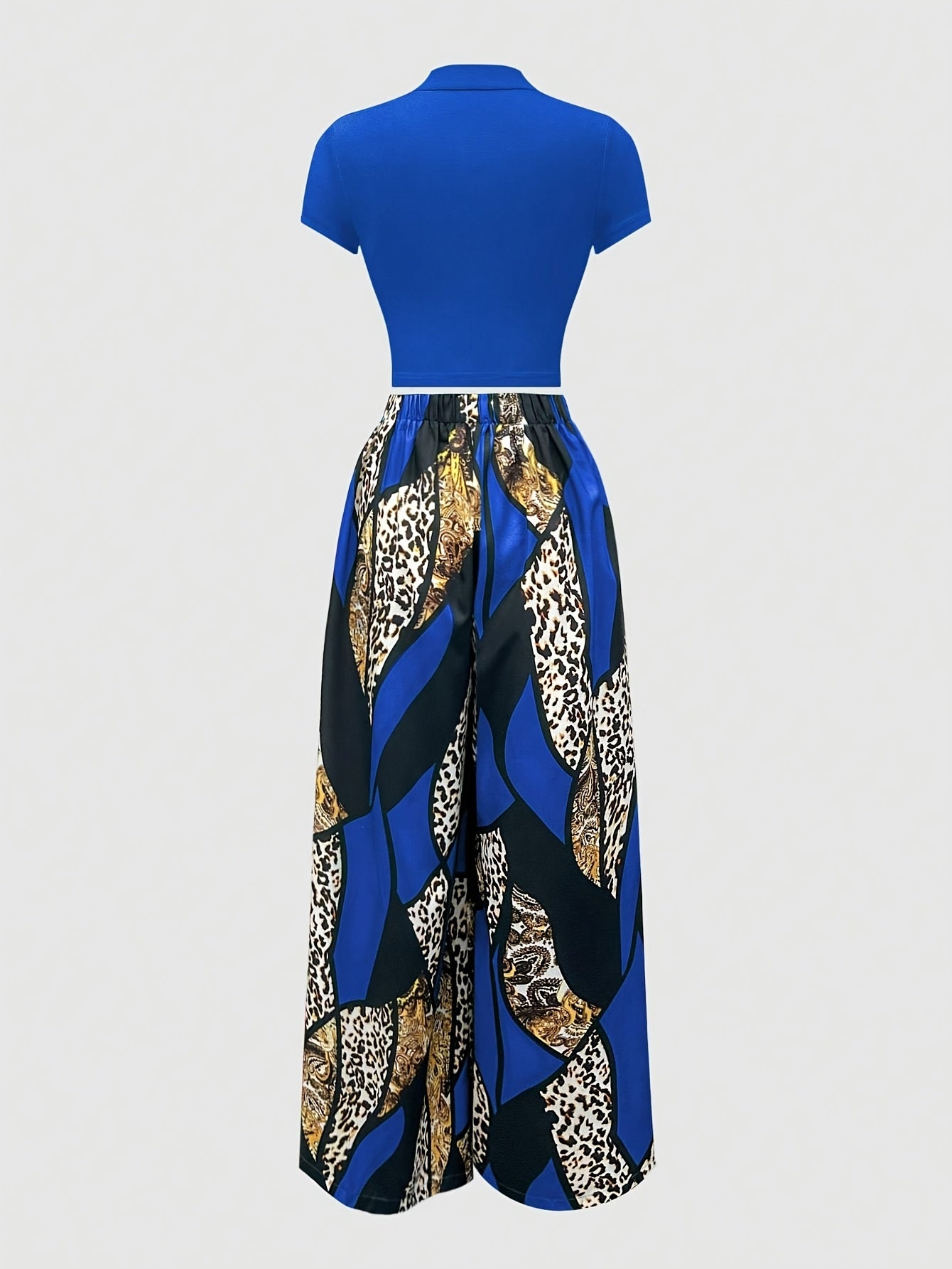 A Fitted Short-Sleeve T-Shirt Paired with Elastic Waist Printed Wide-Leg Pants, Perfect for Summer.