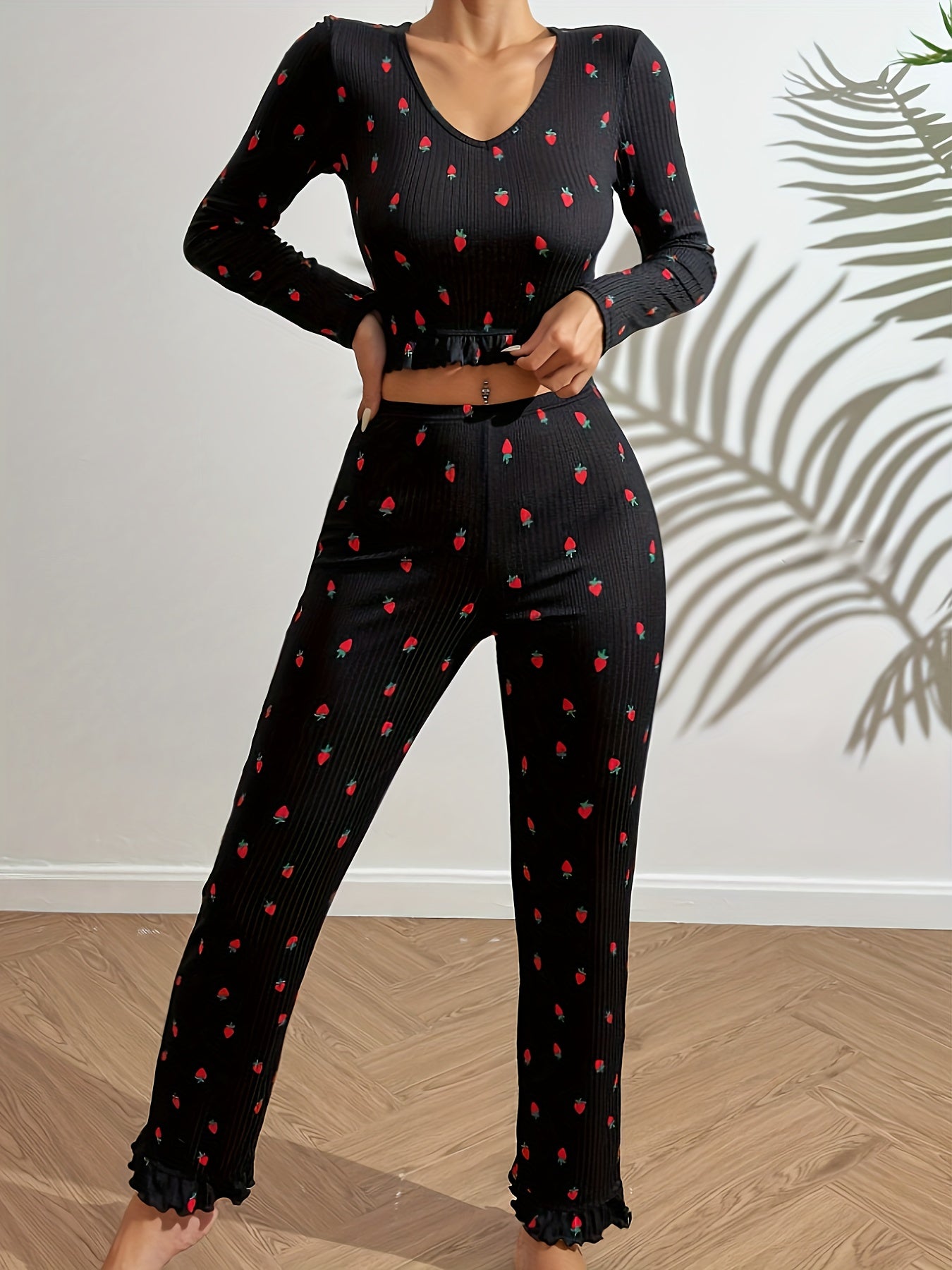 Autumn Strawberry Print with Lotus Leaf Hem Women's Long Sleeve Long Pants Pajama Set/Home Wear Set