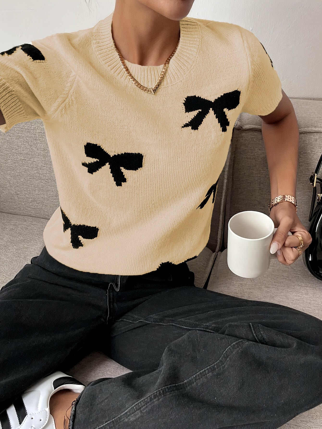Nian Nian Directional Style Round Neck Color-Blocked Short-Sleeve Pullover with Bow Tie And Jacquard Design.