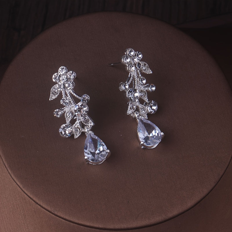 Bridal Accessories: A Necklace And A Pair Of Earrings Made Of Zirconia, Perfect For Wedding Banquets And Evening Parties.
