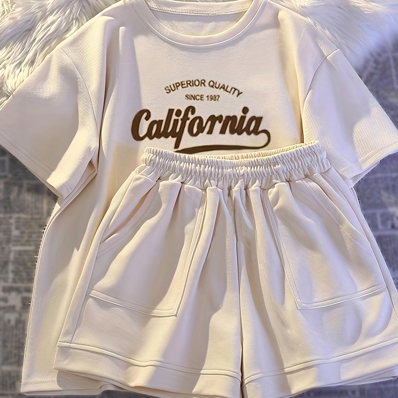 New Summer Outfit for Girls, a Two-Piece Set Featuring a Short-Sleeve T-Shirt And Casual Shorts for Older Children, for Outdoor
