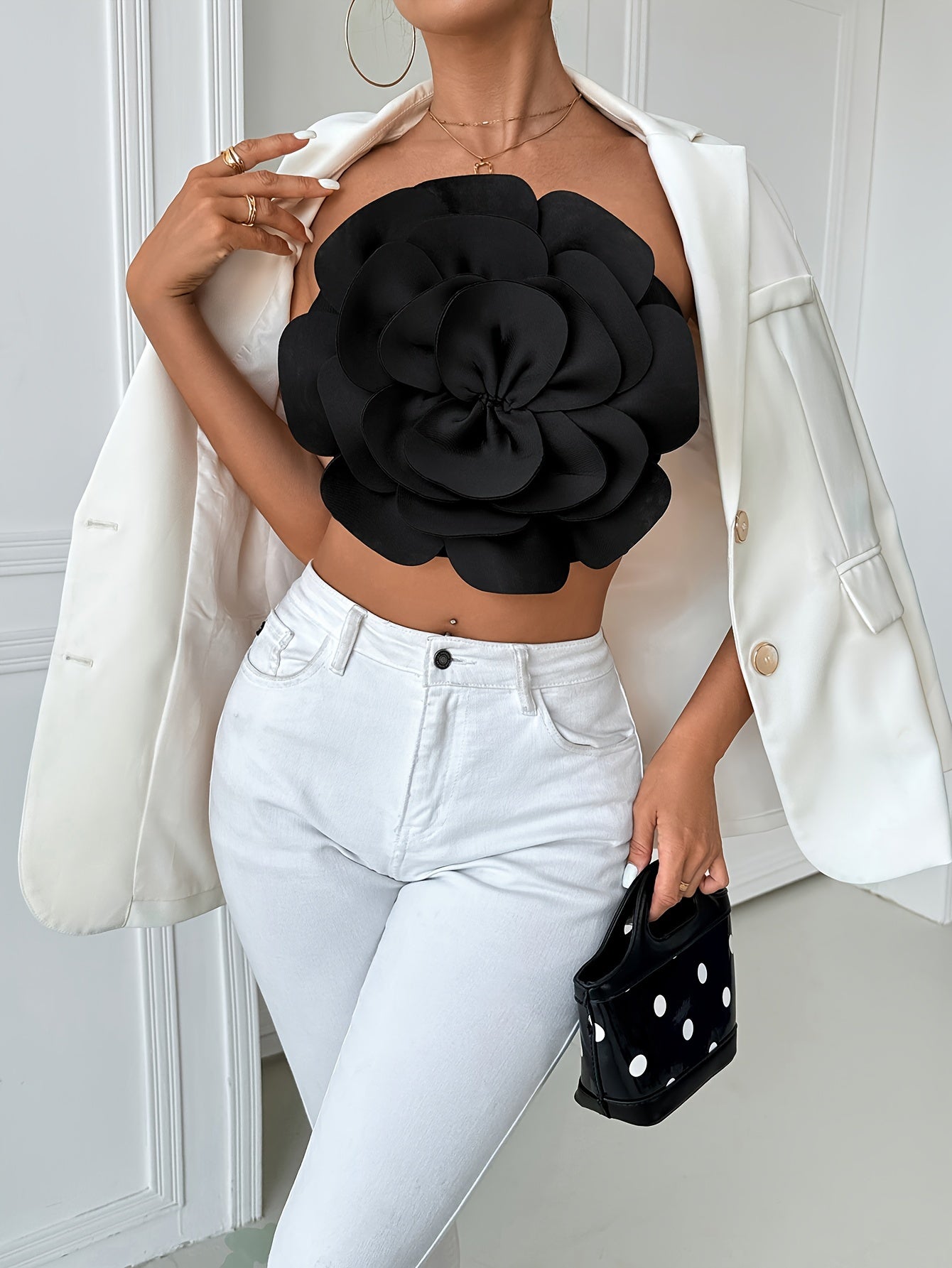 A European and American Women's strapless top with large flower decoration, sexy and fashionable, versatile and ready to ship