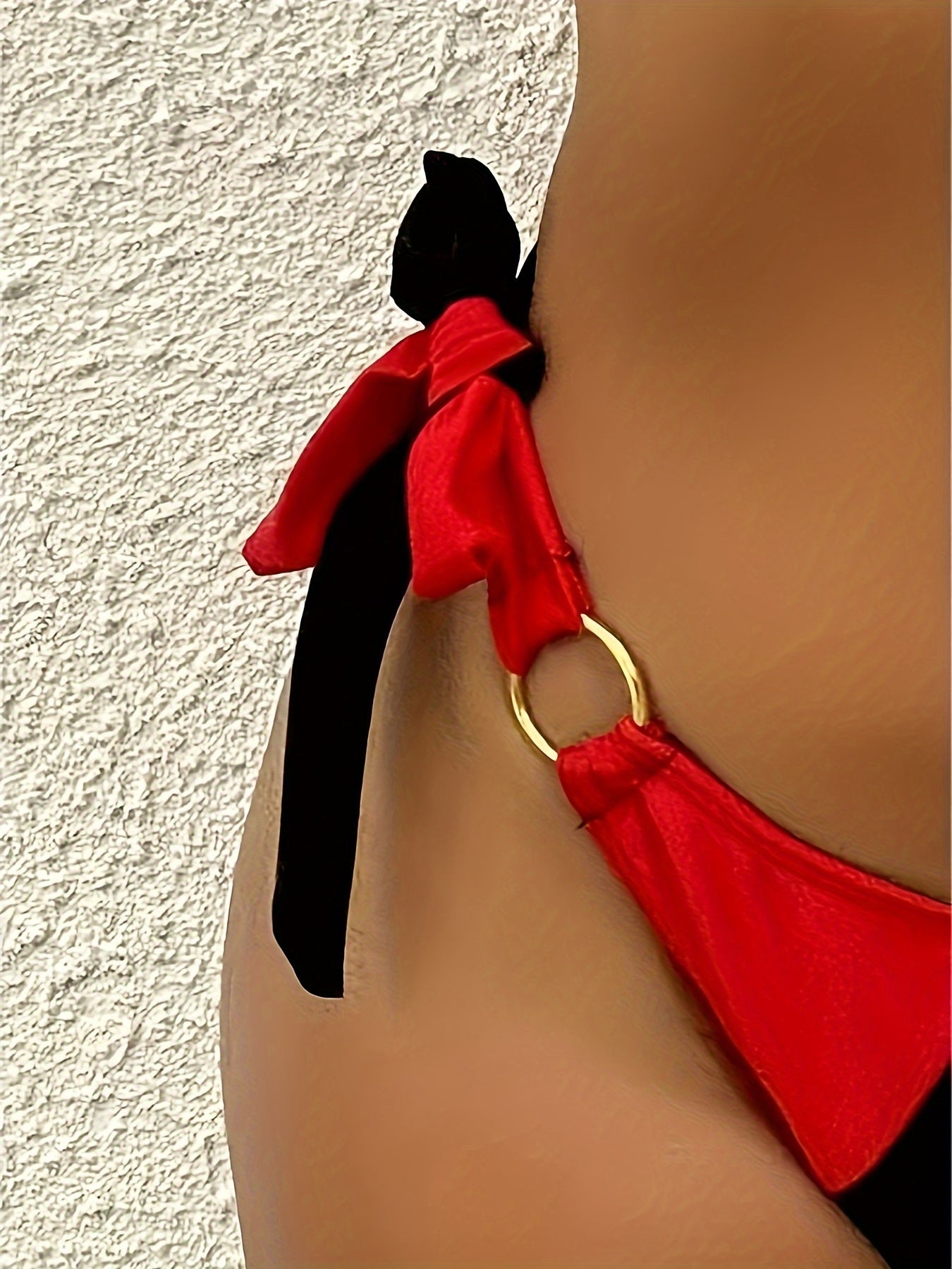 2 Piece Halter Neck Bikini Set - Eye-Catching Contrast Colors - Stylish Ring-Linked High-Cut Design for Beachwear & Poolside Fashion