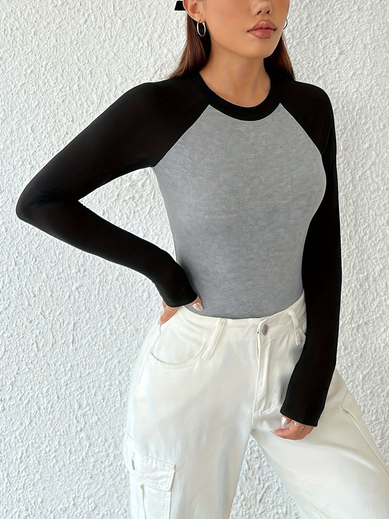 Color-Blocked Long-Sleeve Round-Neck Bodysuit, Women'S T-Shirt with Contrasting Color Patchwork, Long-Sleeve Jumpsuit with a Triangle Cut for a Sexy Look, Women'S Clothing.
