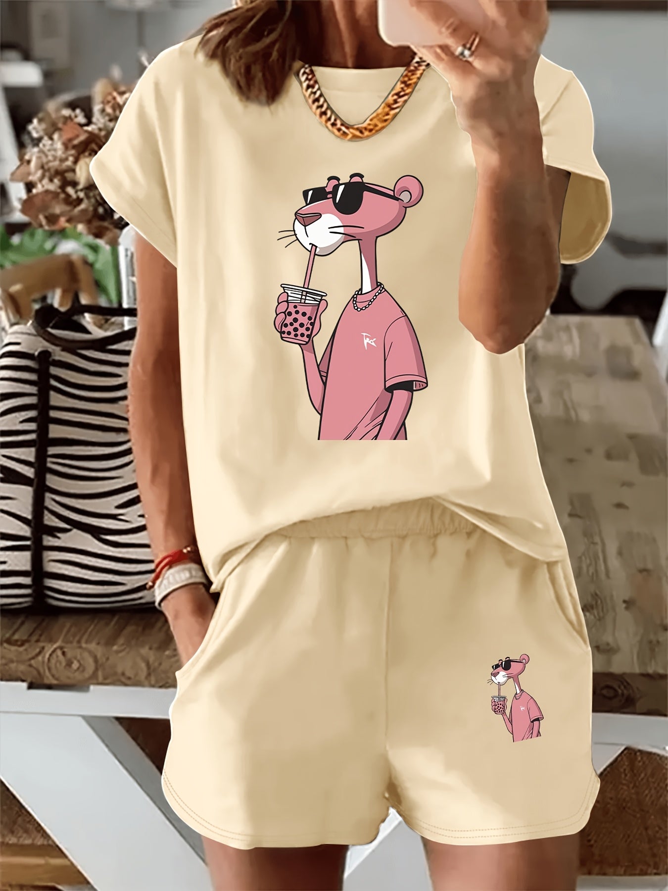 2025 Summer New, Pink Cartoon Animal Drinking Pattern T-Shirt, Casual Printed Round Neck Short Sleeve Top Elastic Elastic Waist Pocket Shorts Women's Two Piece Suit