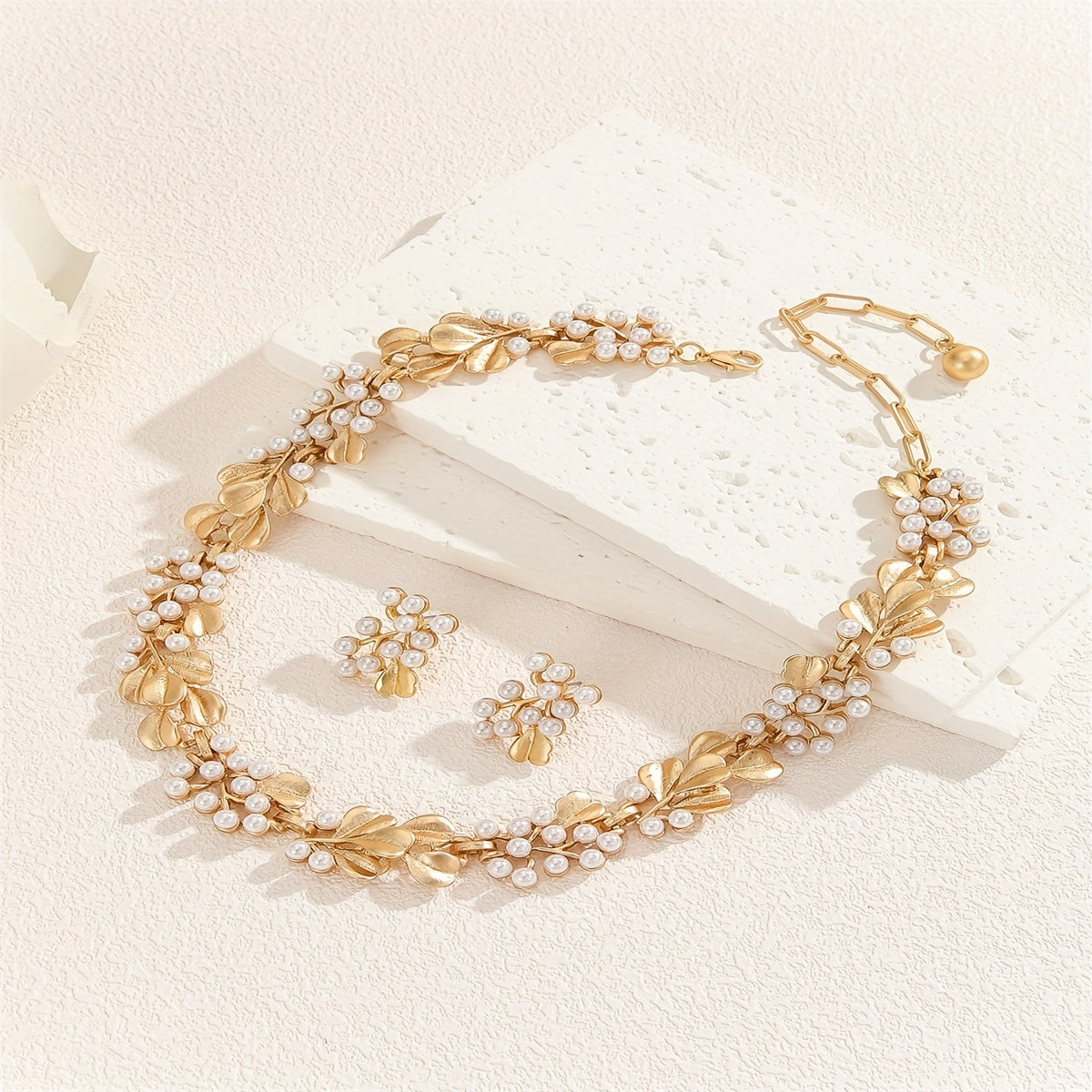 [Everyday Elegance] Elegant Boho-Chic Faux Pearl & Golden Leaf Jewelry Set - Vintage-Inspired Necklace and Earrings, Zinc Alloy, Perfect for Daily Wear or Parties, Vintage Jewelry