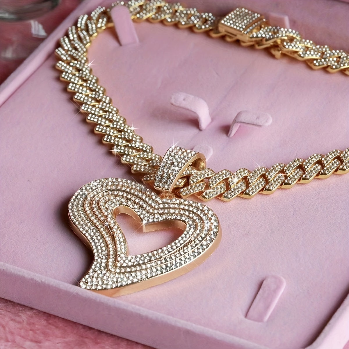 Valentine's Day Heart Pendant Necklace - Bling Bling Y2K Style Cuban Chain with Inlaid Rhinestones, Punk Rock Inspired Jewelry for Lovers, Cracking Heart-Shaped Pendant, Perfect Gift for Him/Her