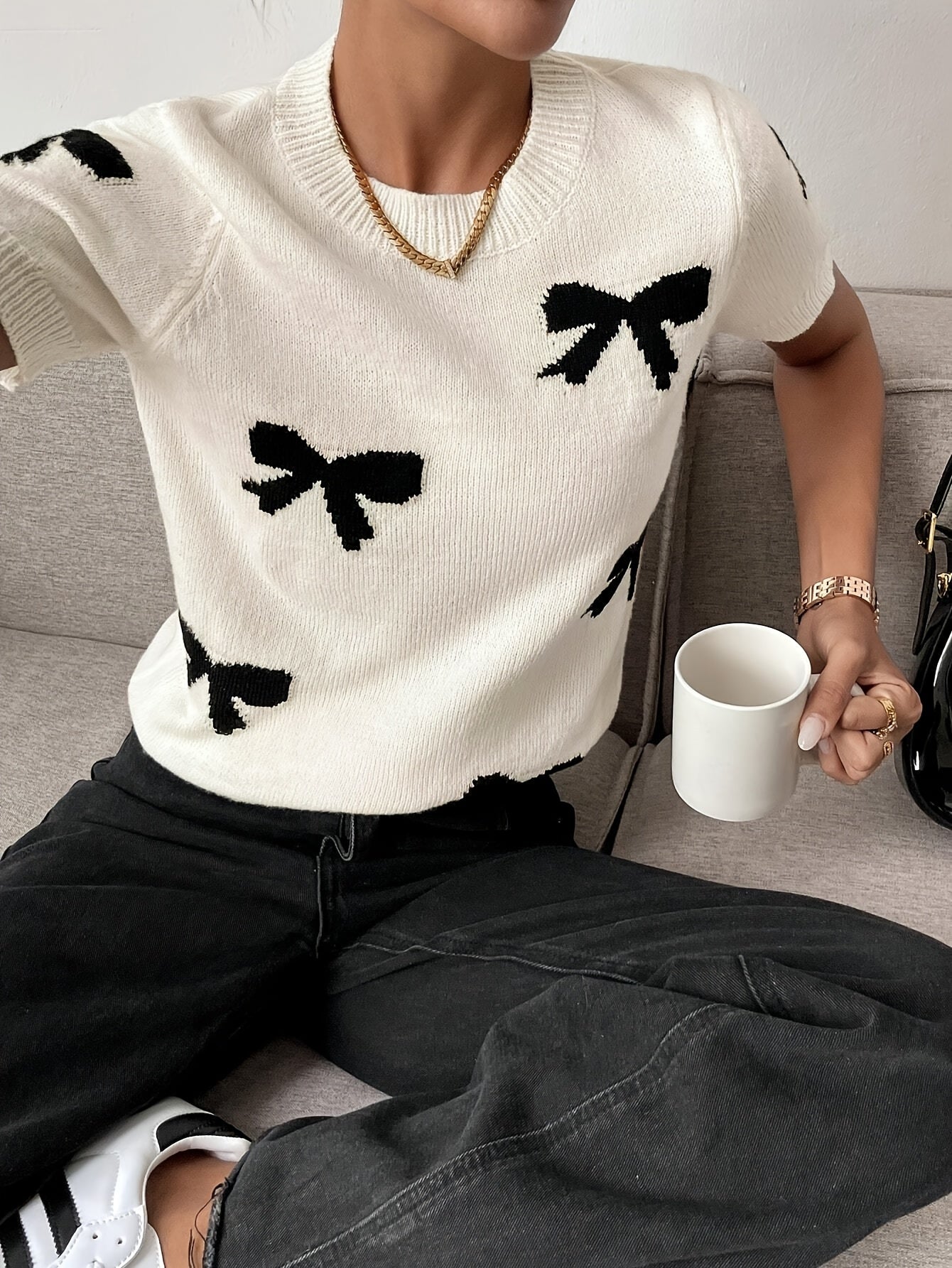 Nian Nian Directional Style Round Neck Color-Blocked Short-Sleeve Pullover with Bow Tie And Jacquard Design.