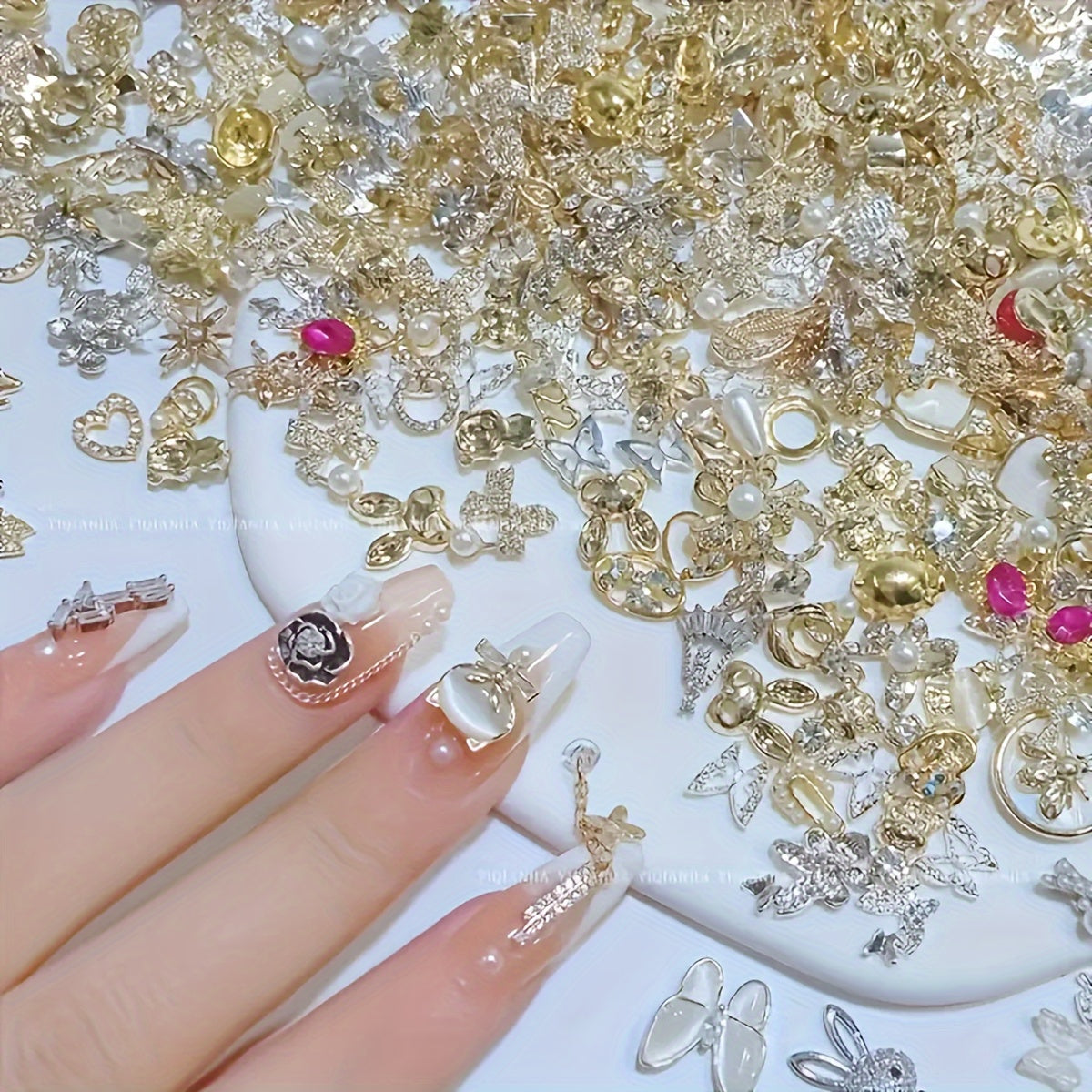 30pcs Luxury Alloy Nail Charms Golden/Silvery Random Mixed Nail Art Decorations Glitter Crystal Gems Rhinestones Alloy Nail Charms